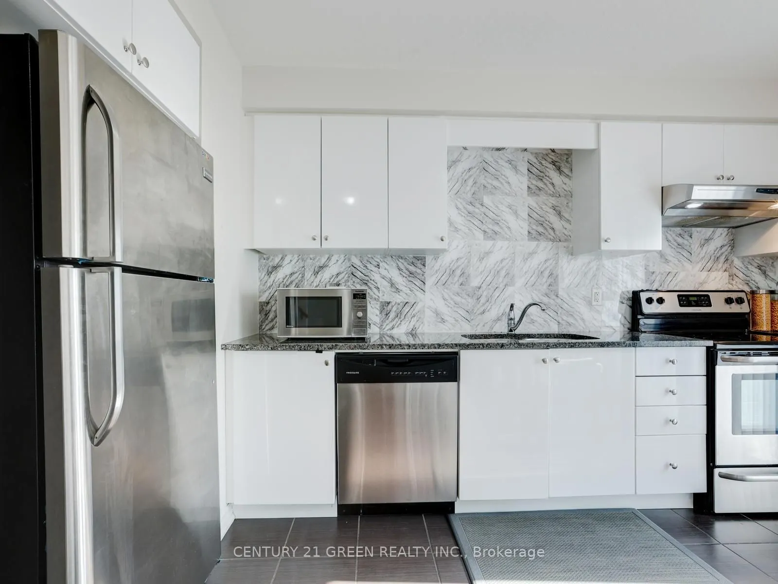 12 Poplar Drive, #11