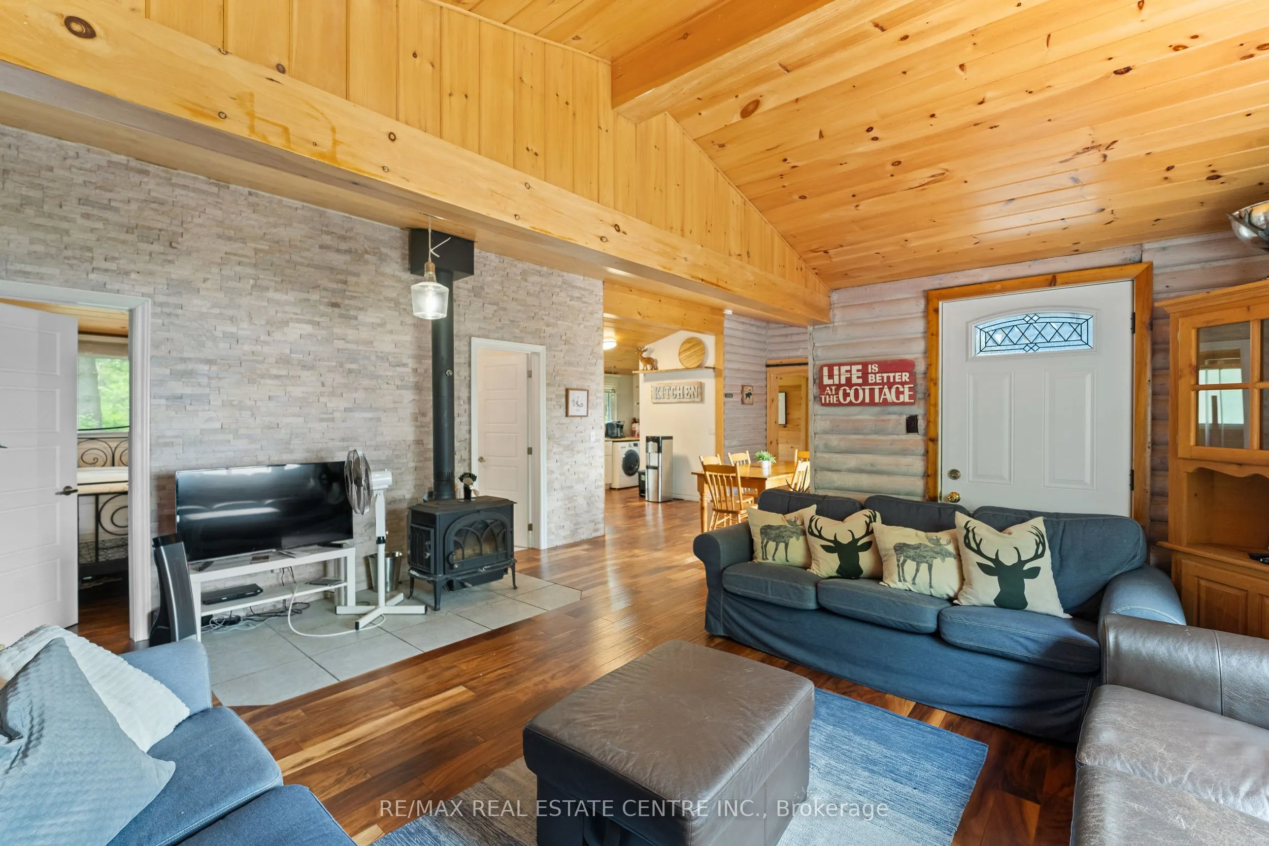 3012 Greenwood Lane