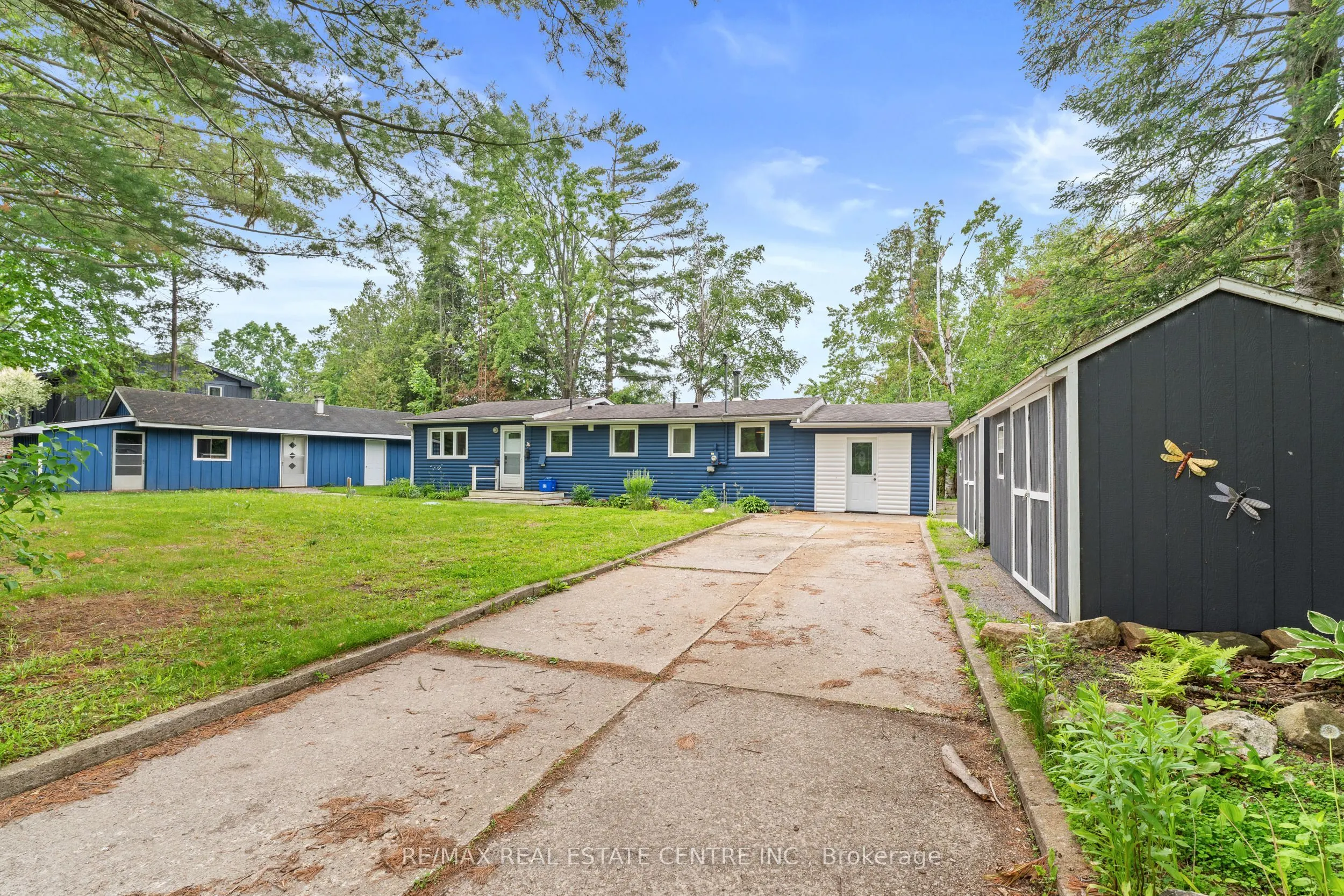 3012 Greenwood Lane