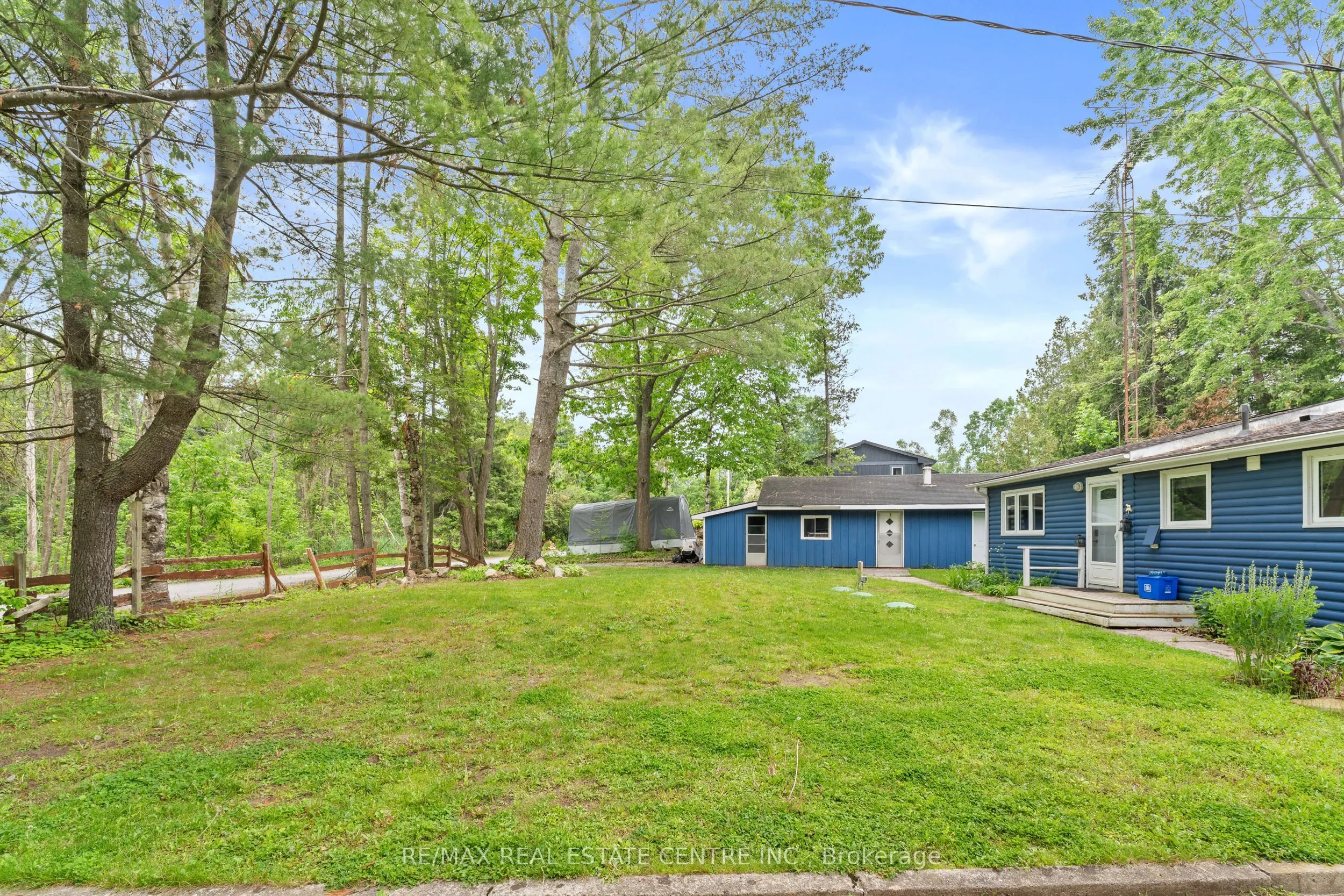 3012 Greenwood Lane