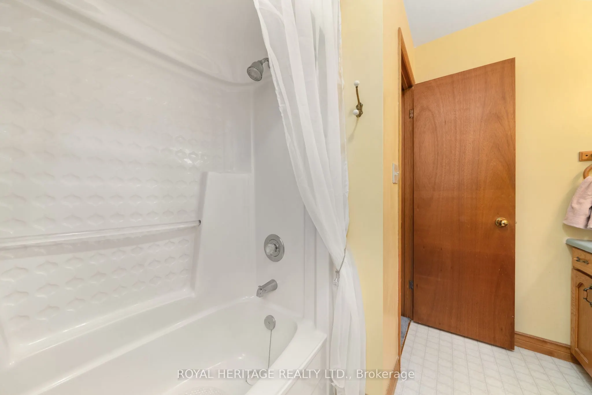 15 Iroquois Avenue
