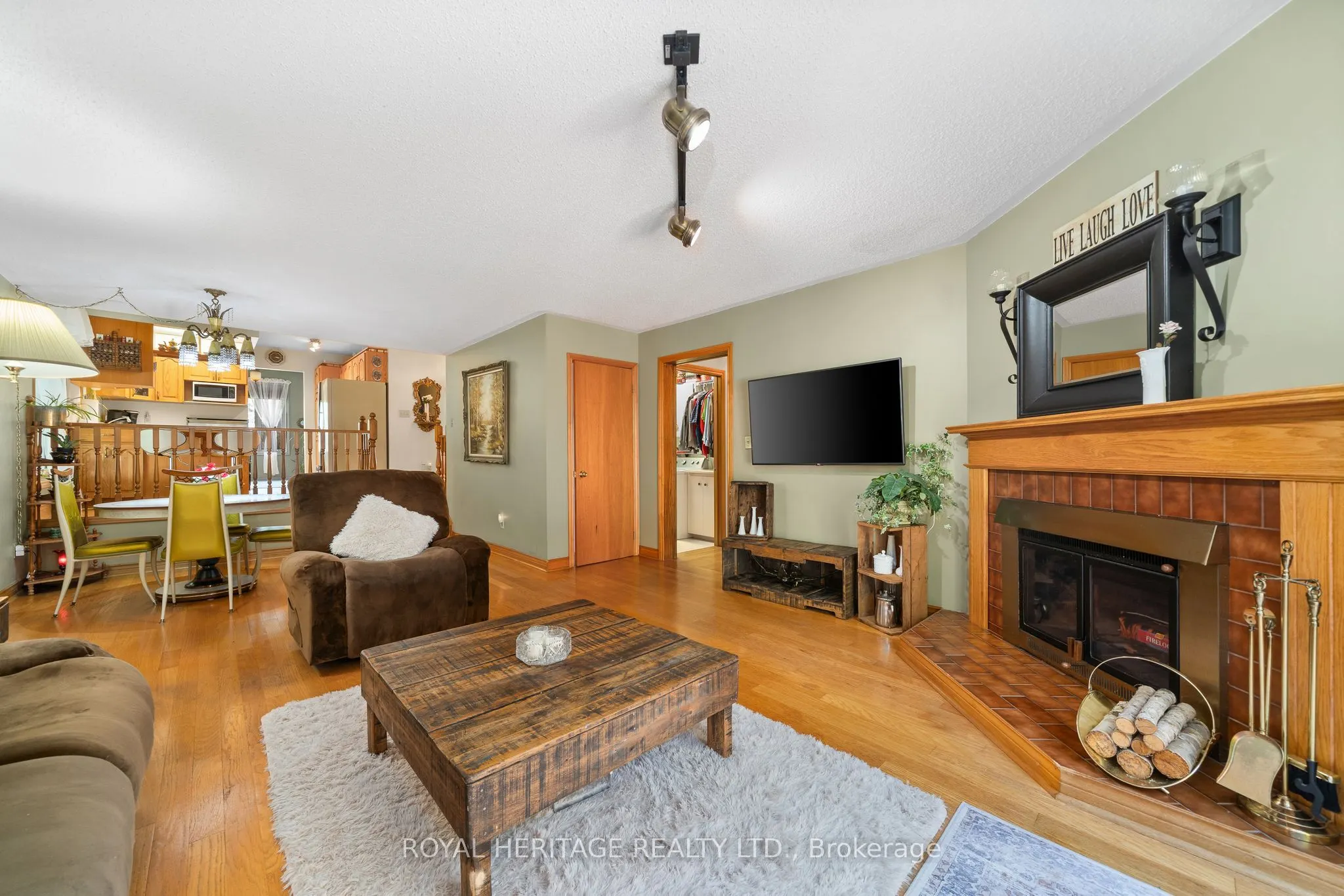 15 Iroquois Avenue