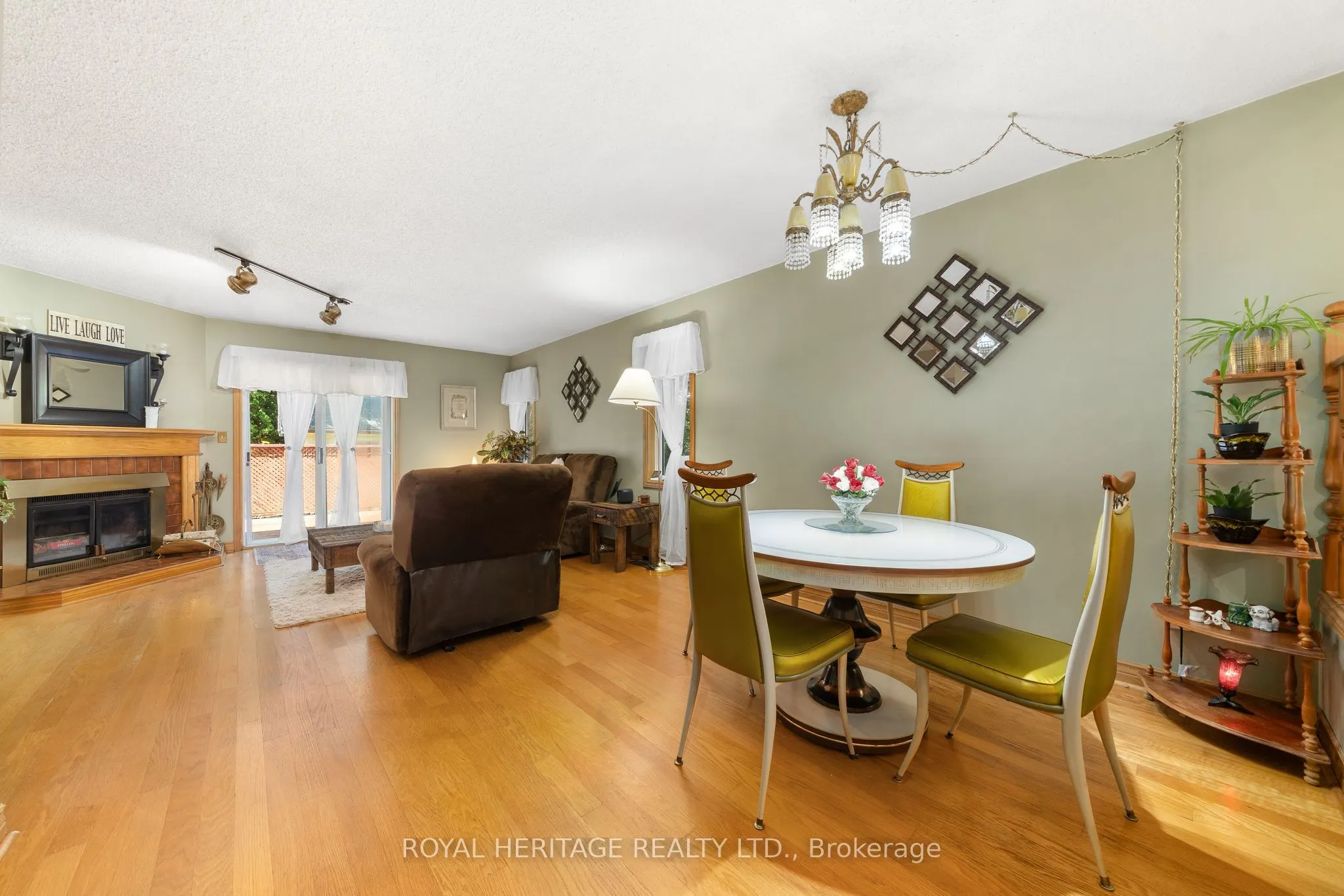 15 Iroquois Avenue