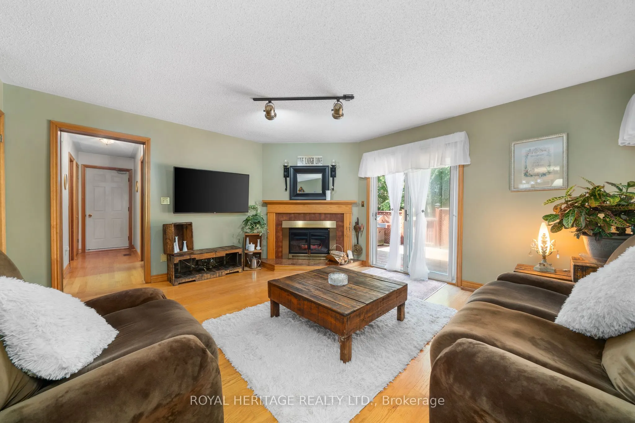 15 Iroquois Avenue