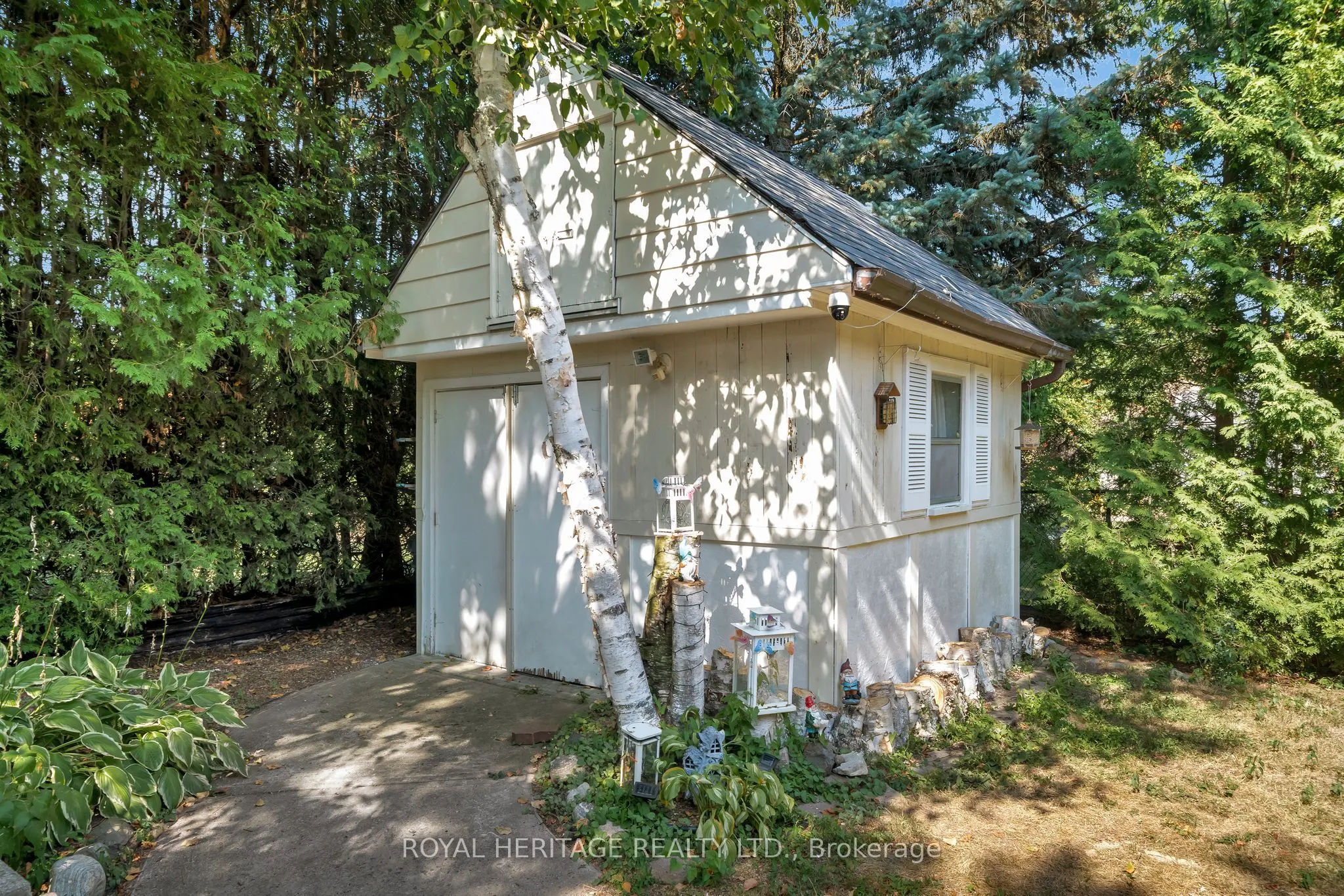 15 Iroquois Avenue