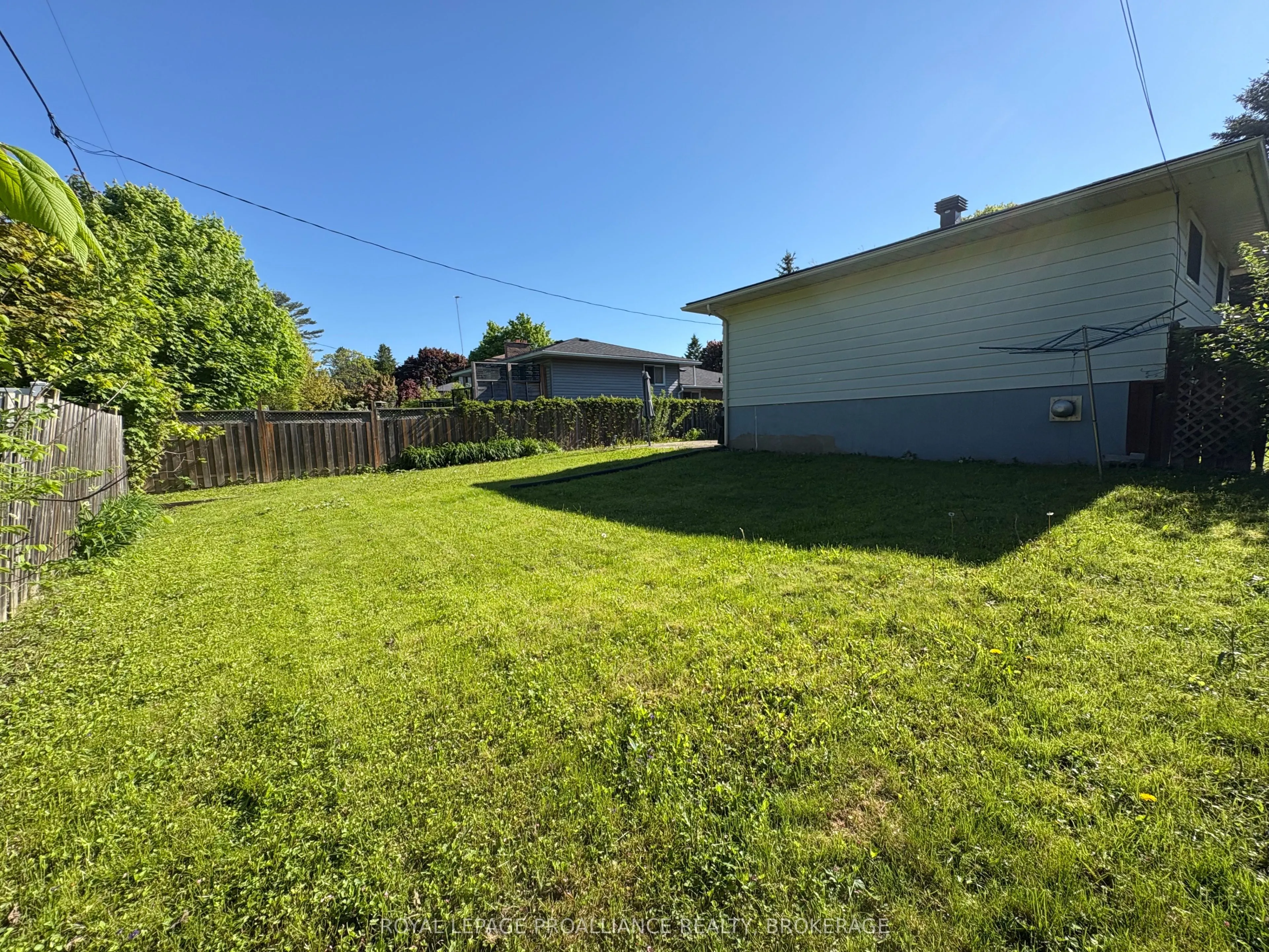 687 Harrow Place
