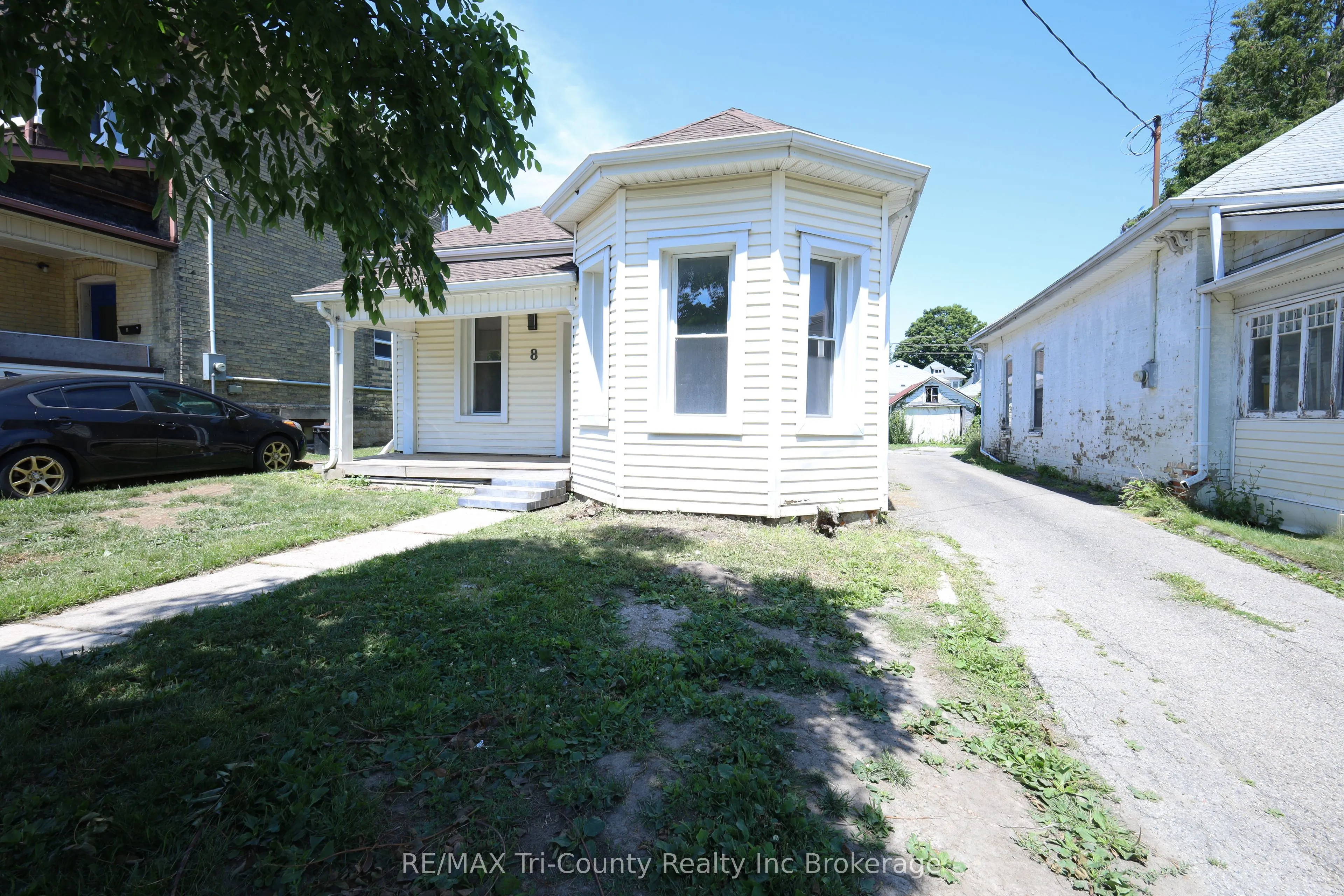 8 Erie Street
