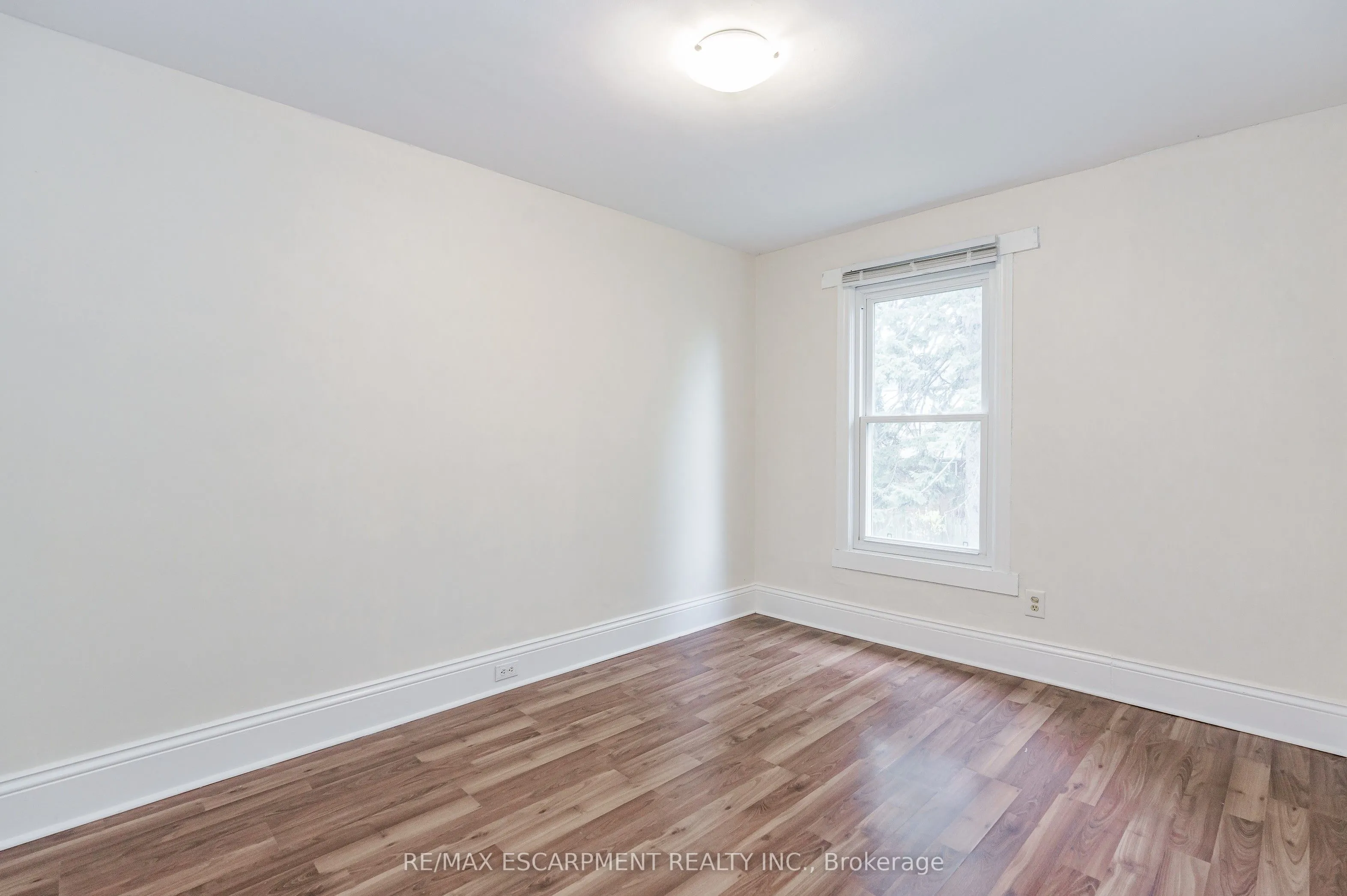 20 Burlington Street E