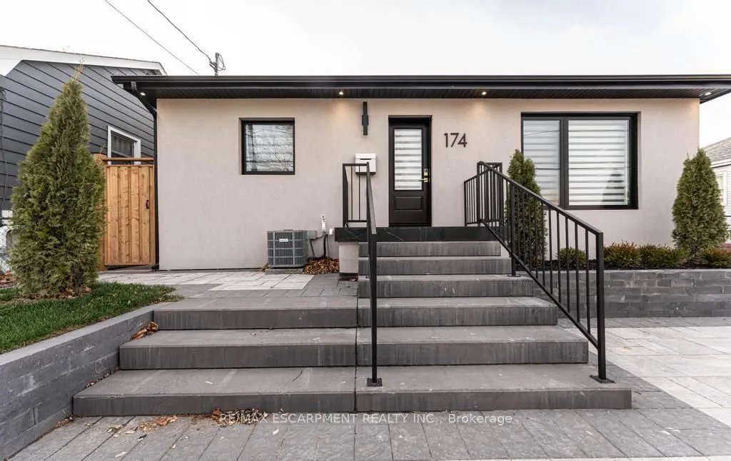 174 ROXBOROUGH Avenue