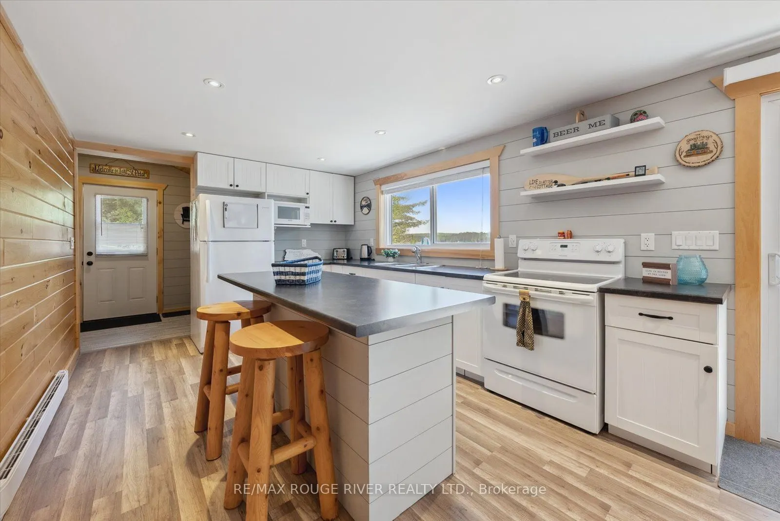 214B Centre Road