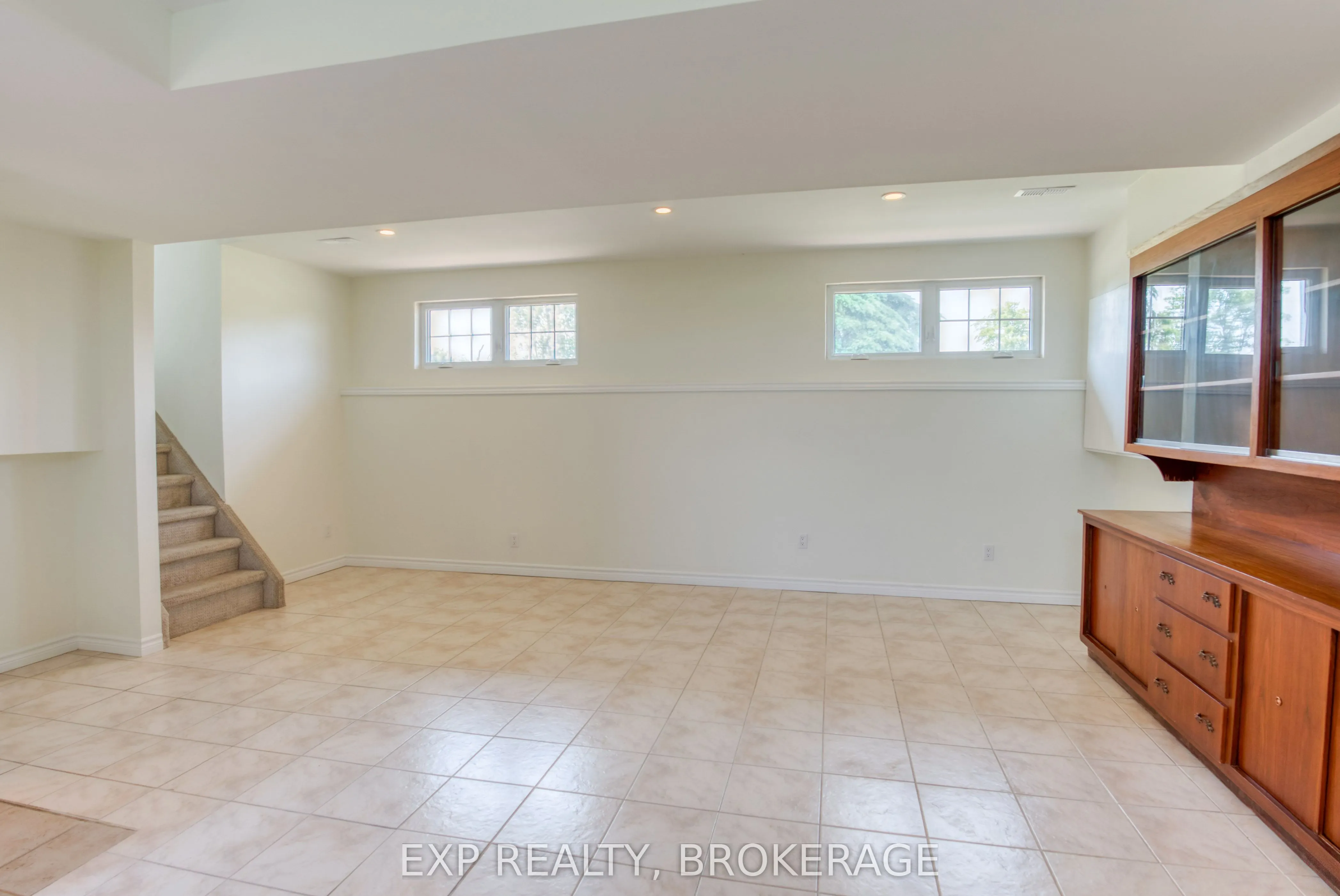121 IVY RIDGE Road