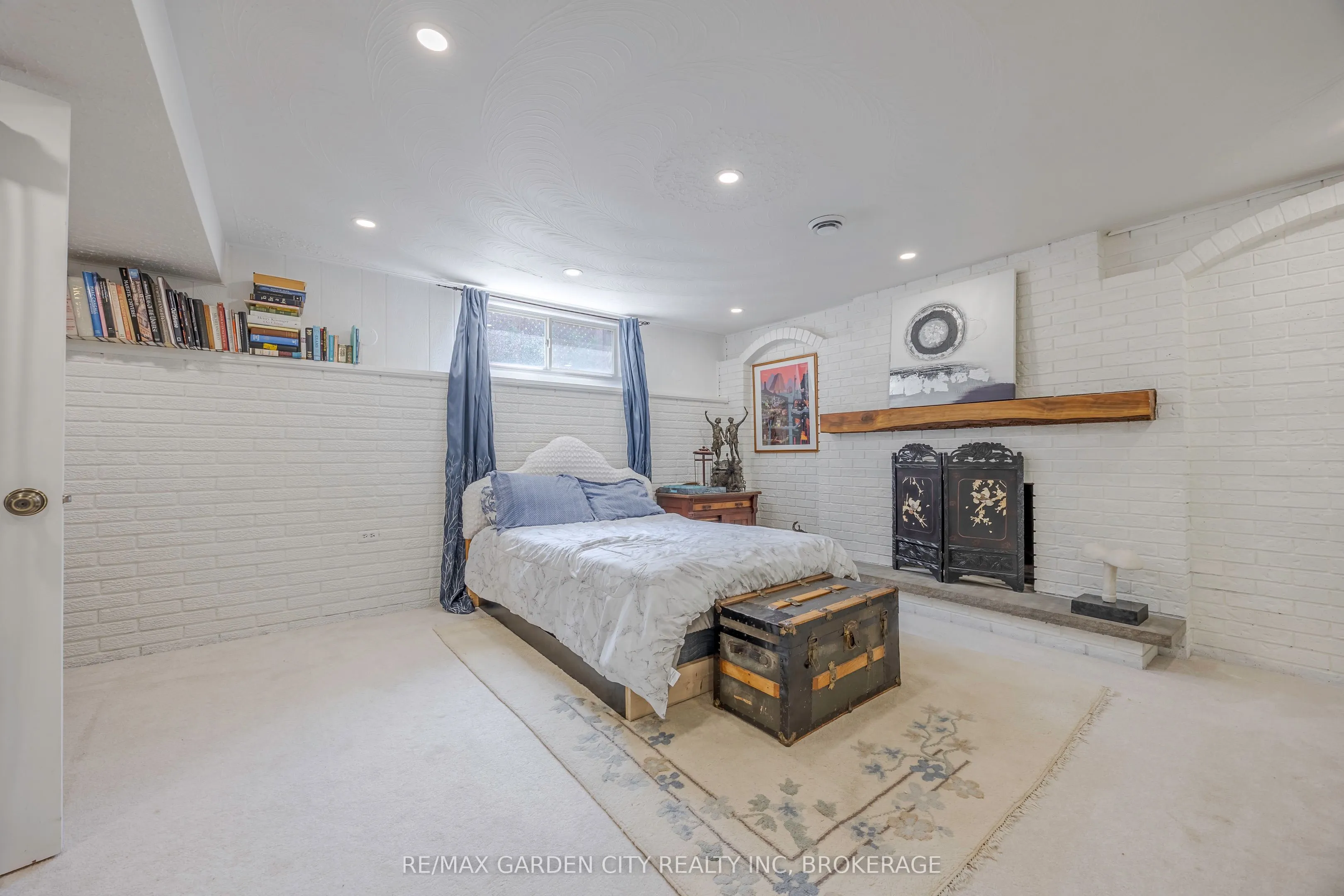 5 Woodgarden Court