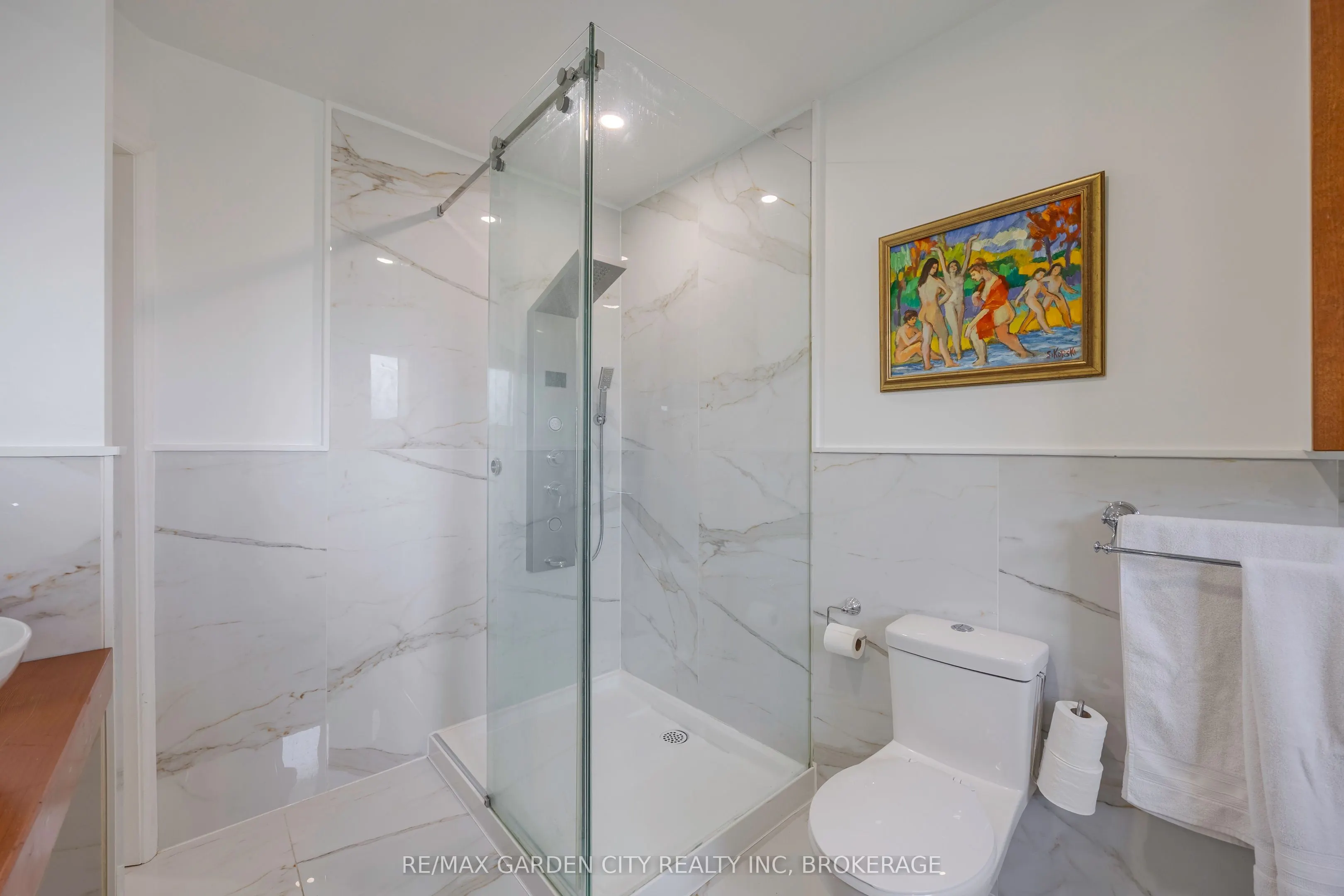 5 Woodgarden Court