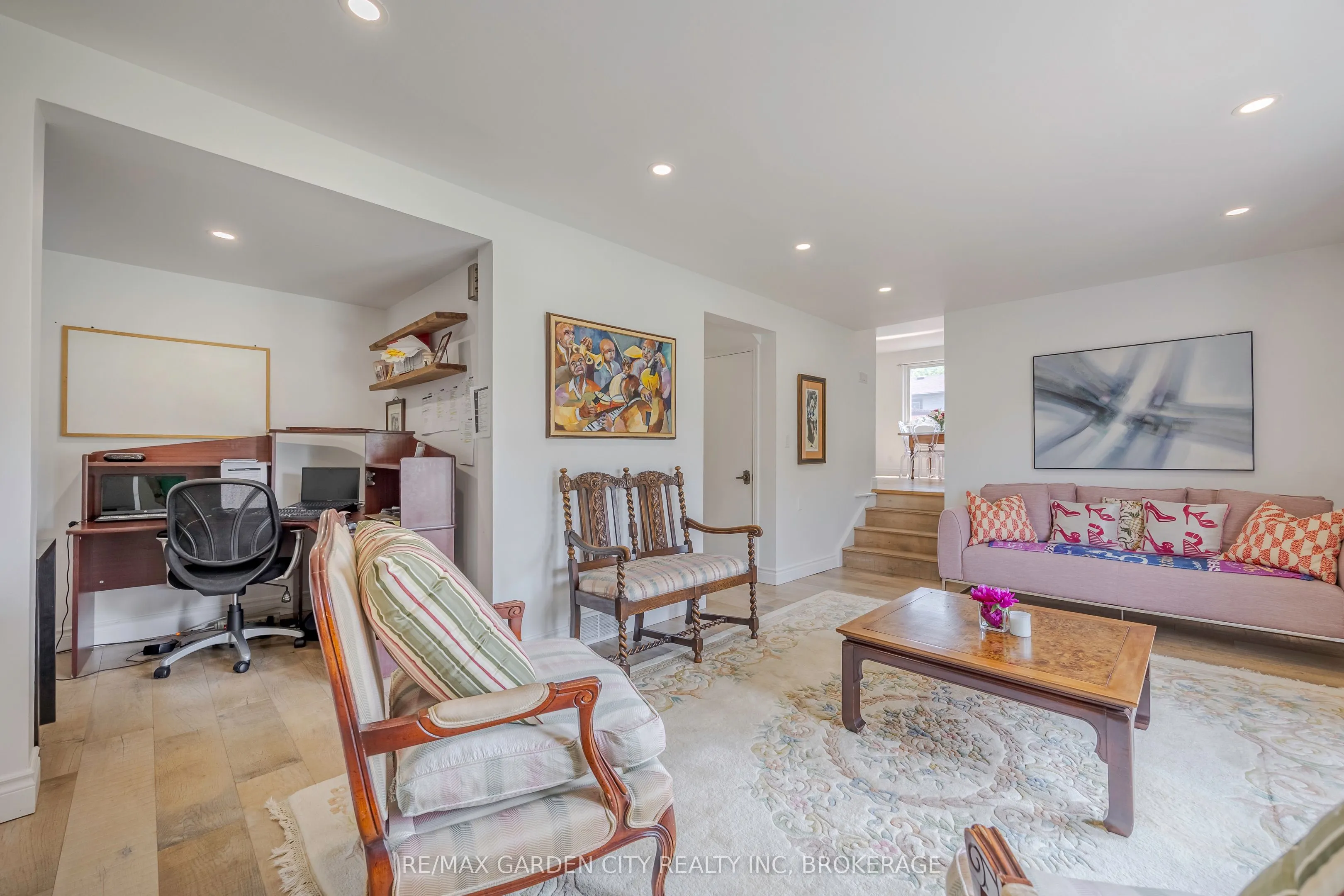 5 Woodgarden Court