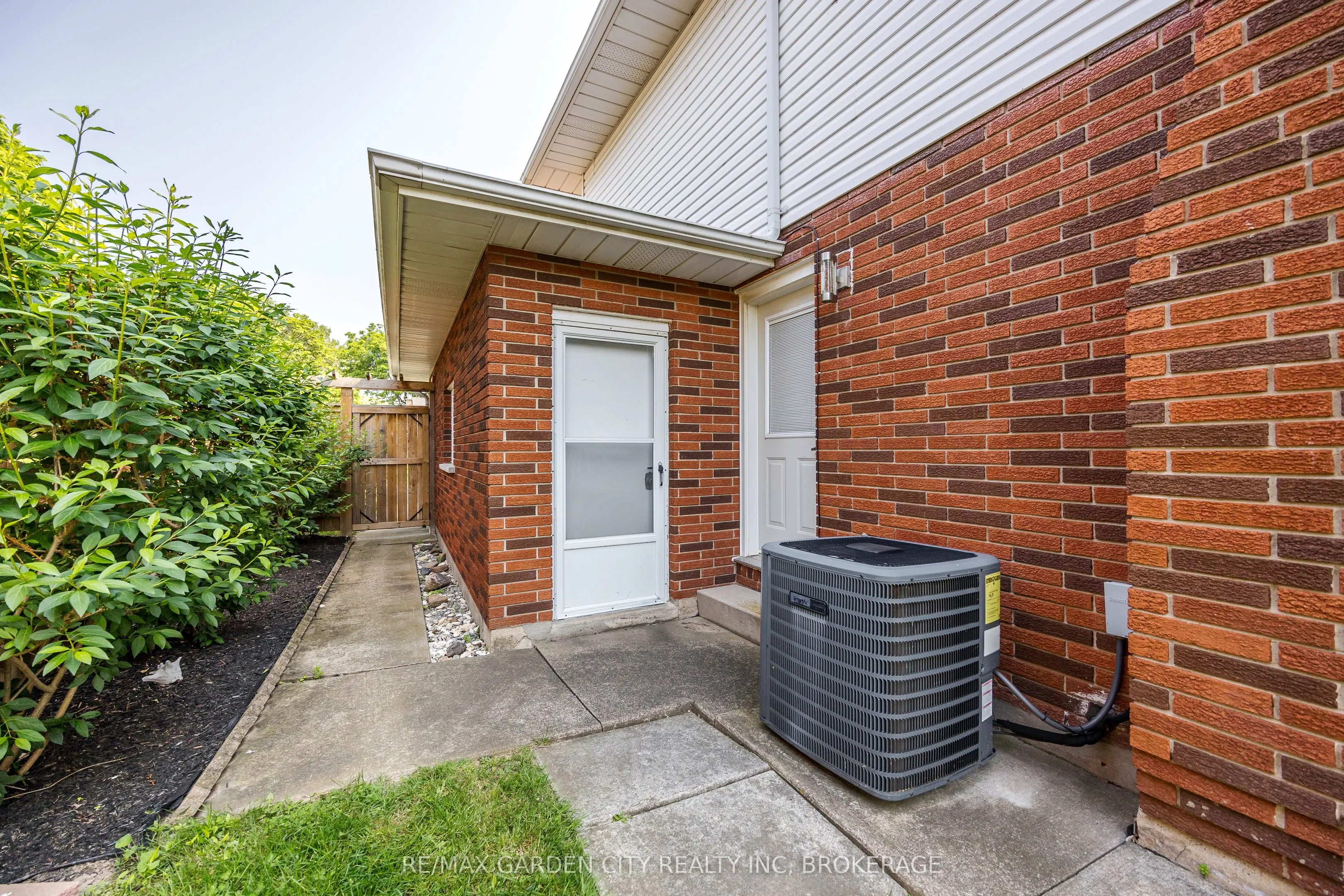 5 Woodgarden Court