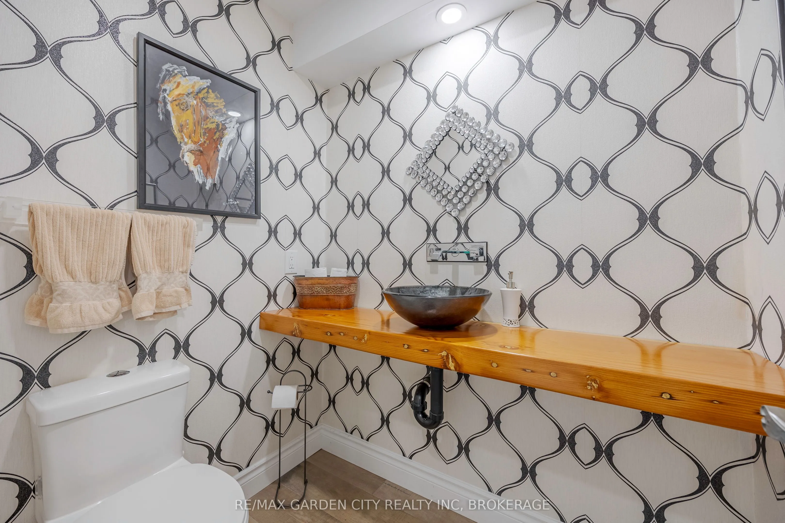 5 Woodgarden Court