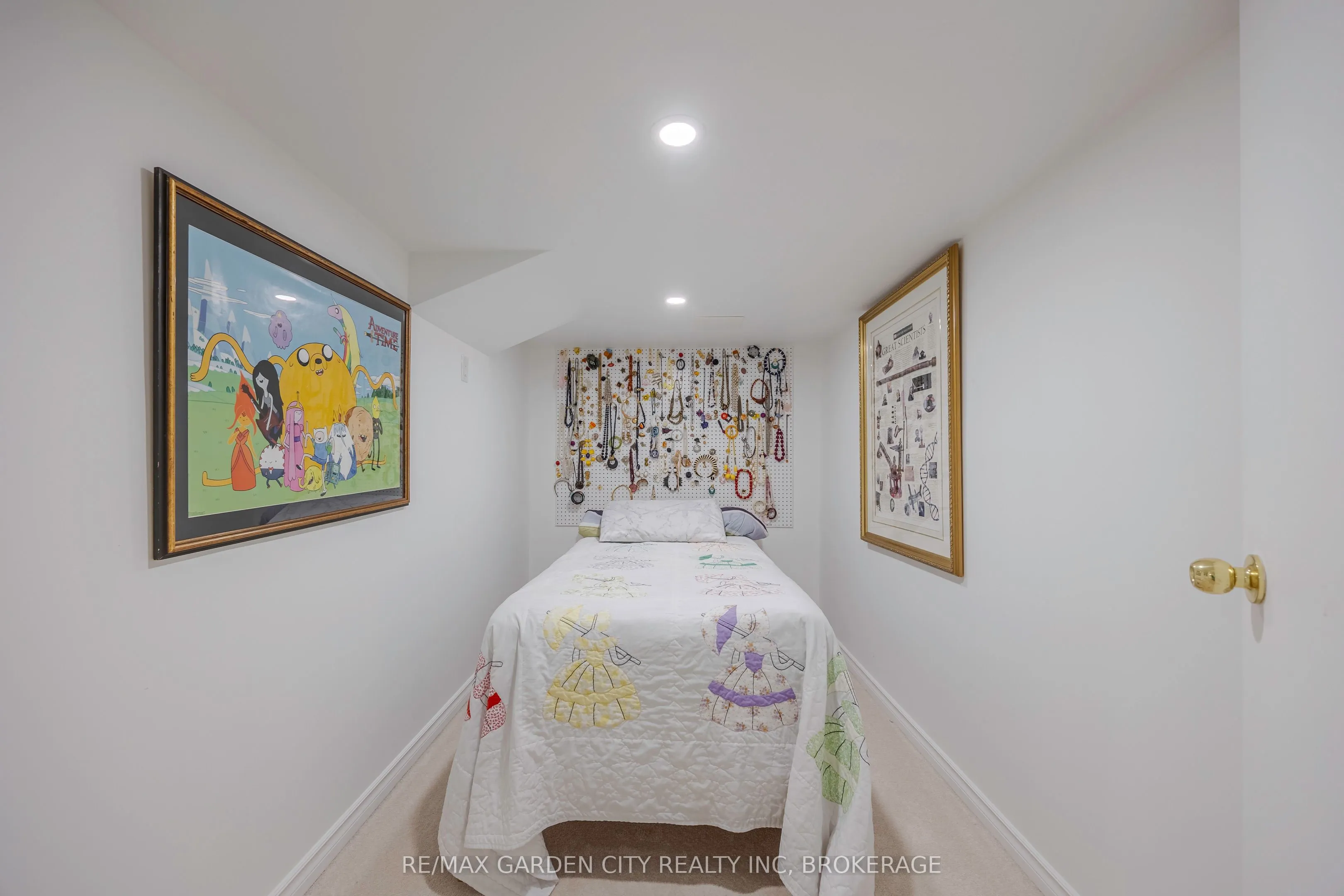 5 Woodgarden Court