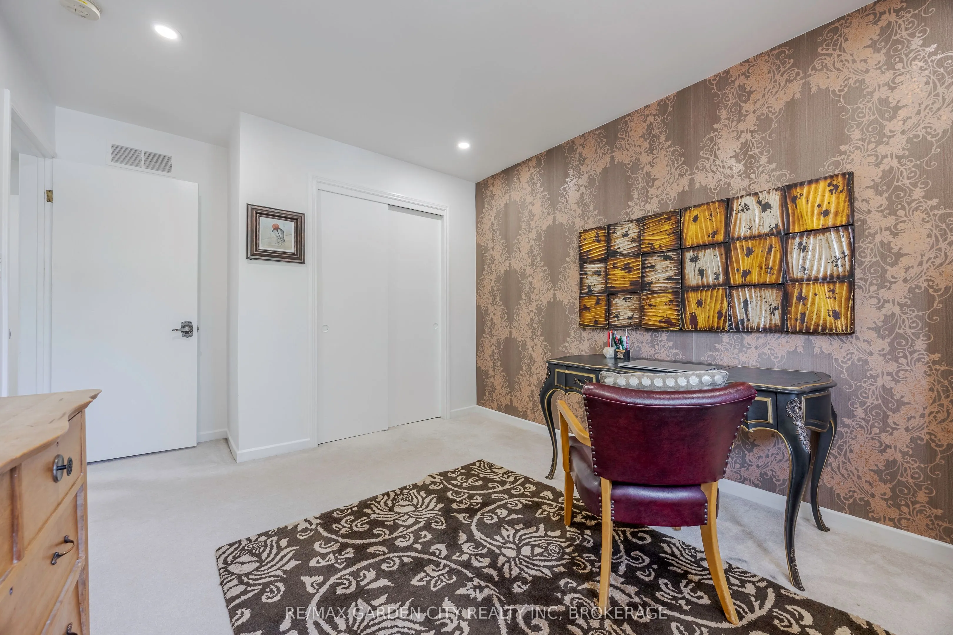 5 Woodgarden Court