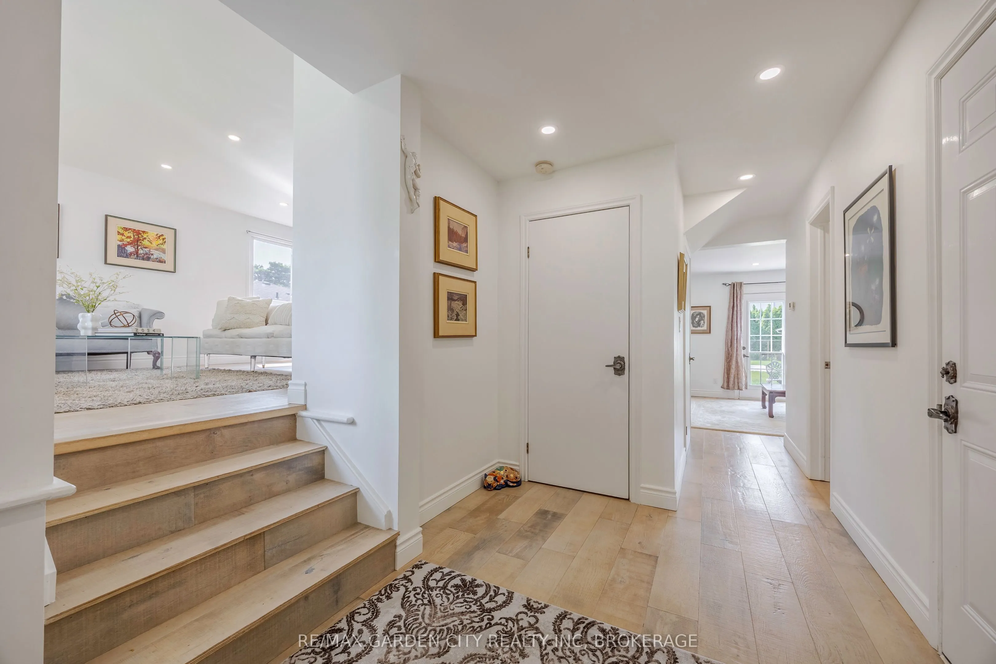 5 Woodgarden Court