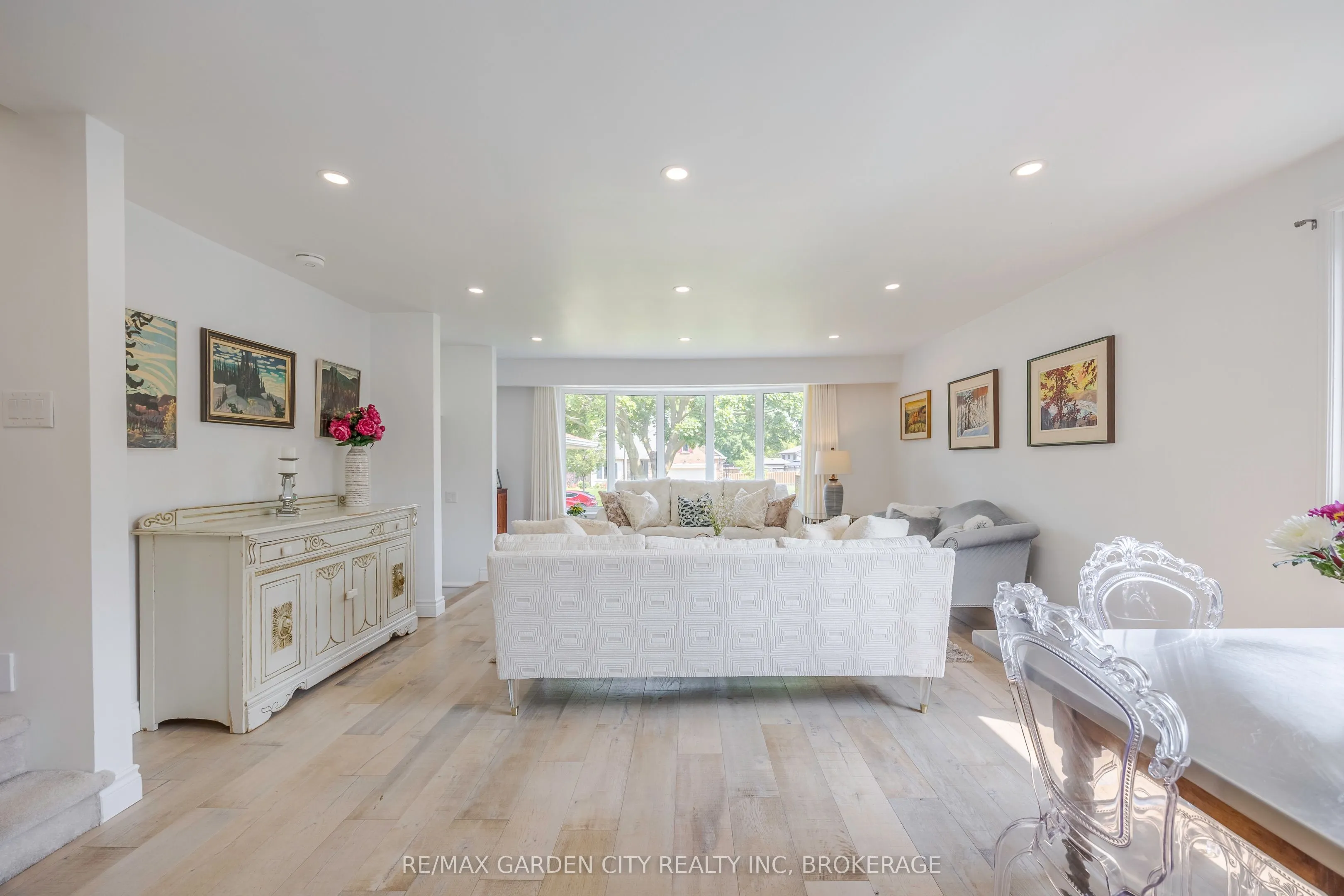 5 Woodgarden Court