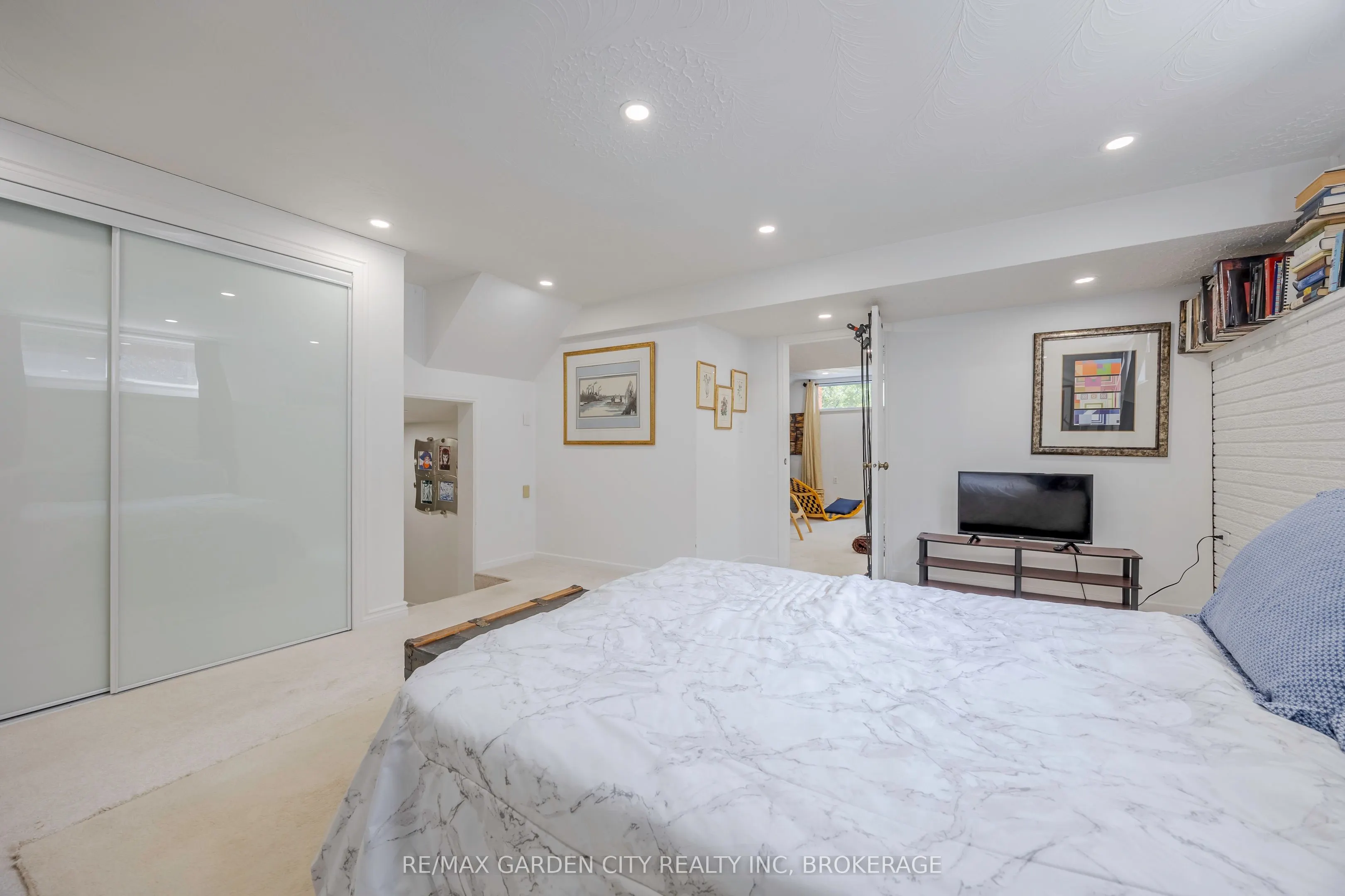 5 Woodgarden Court