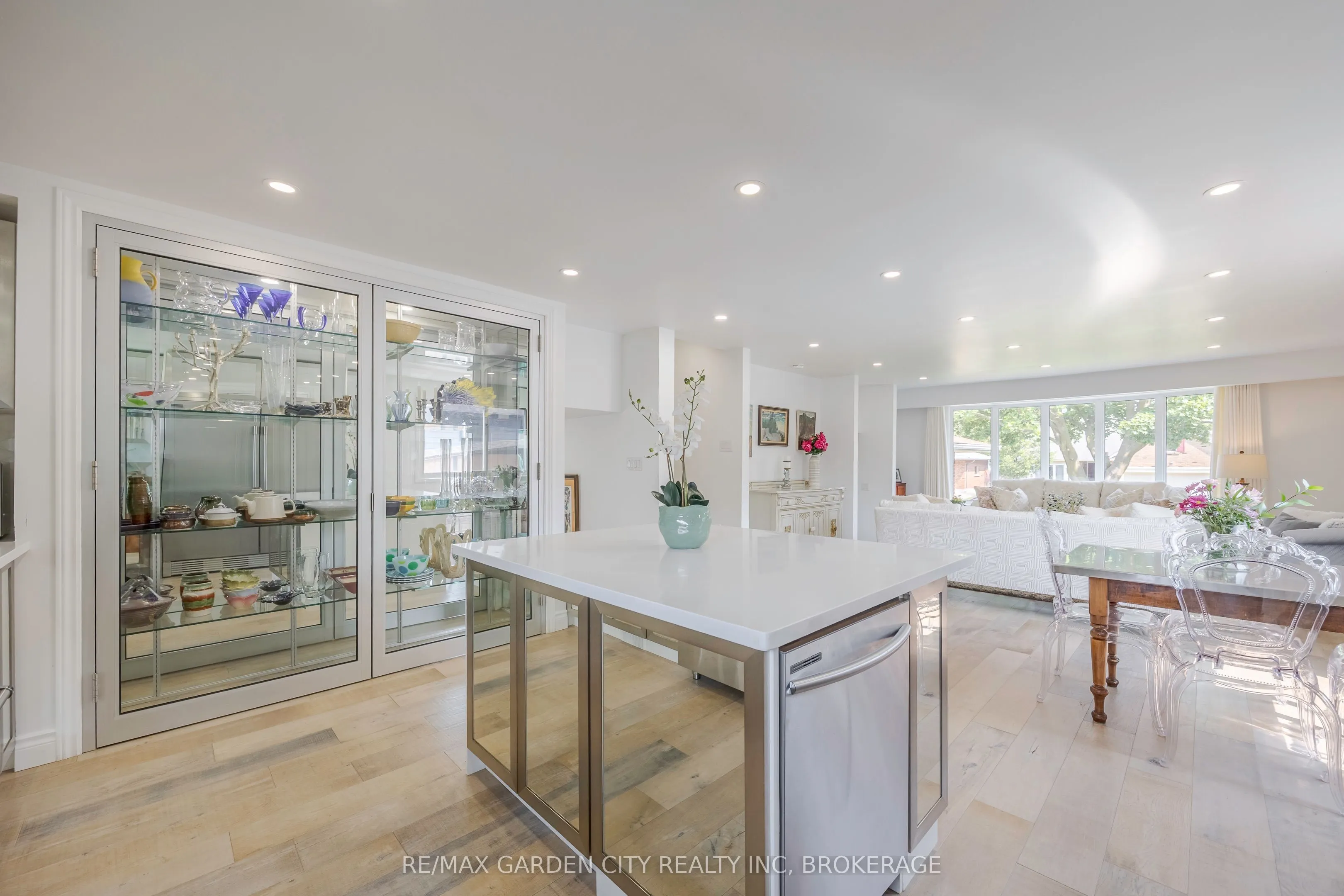5 Woodgarden Court