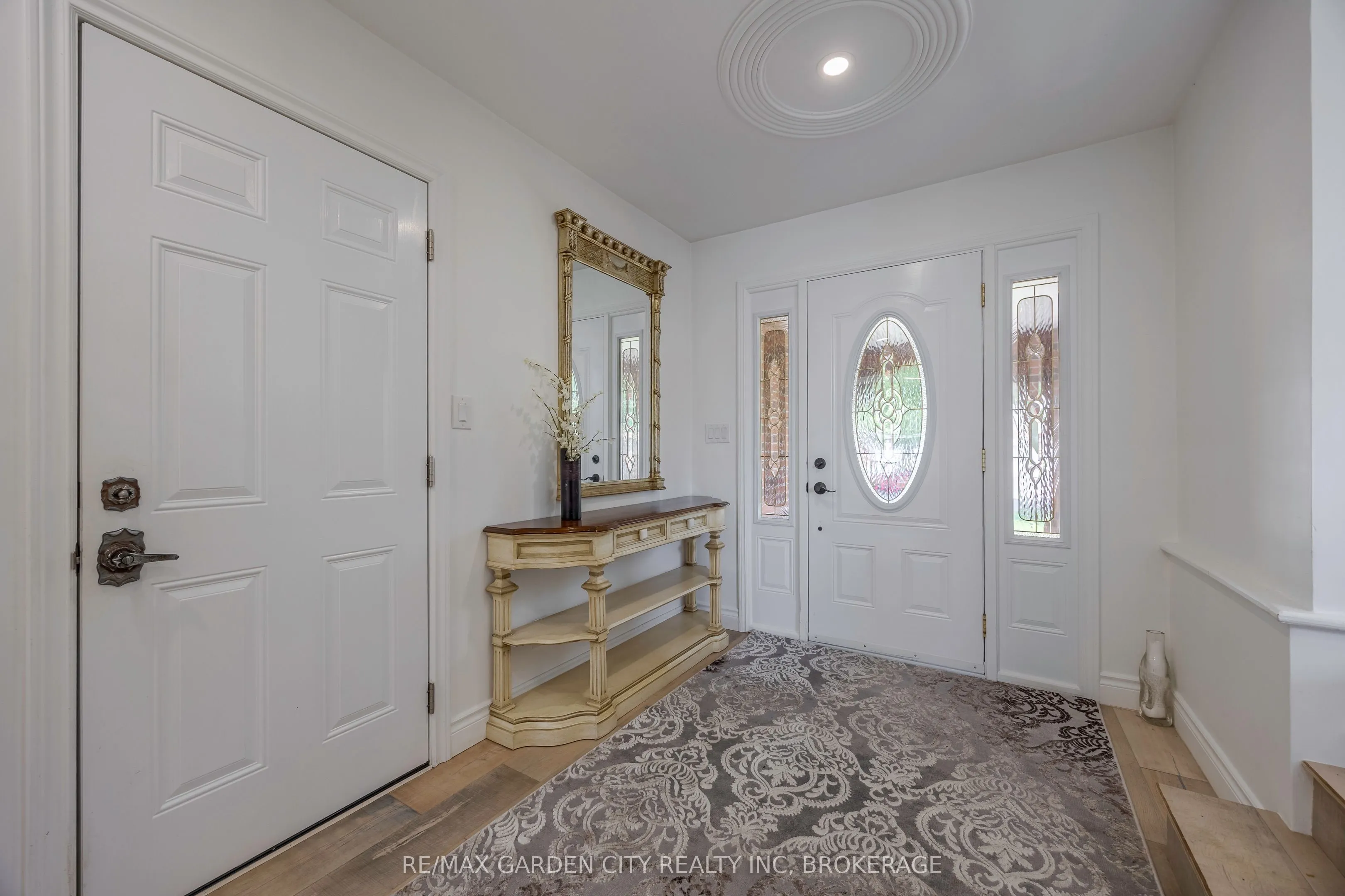 5 Woodgarden Court