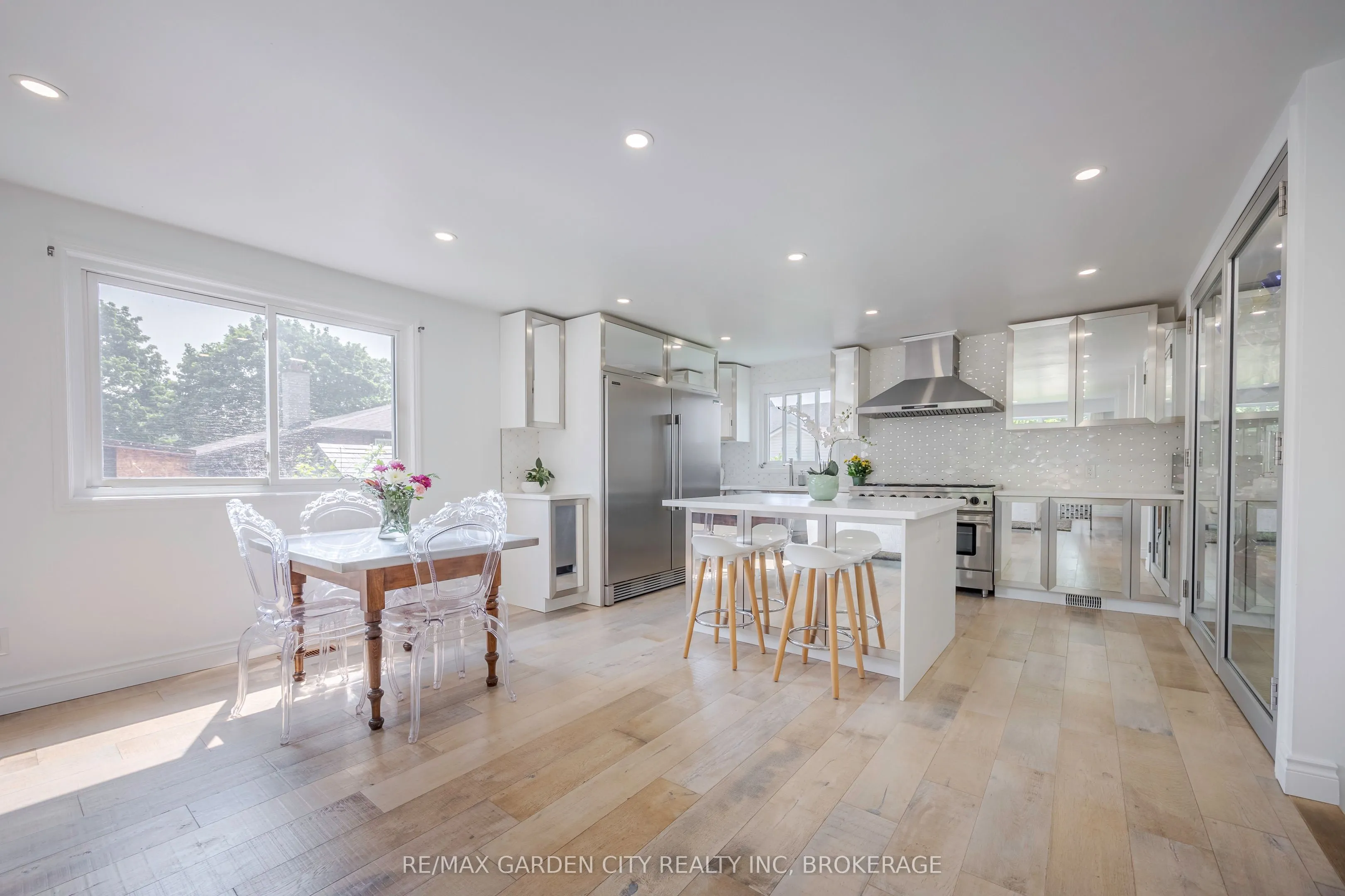5 Woodgarden Court