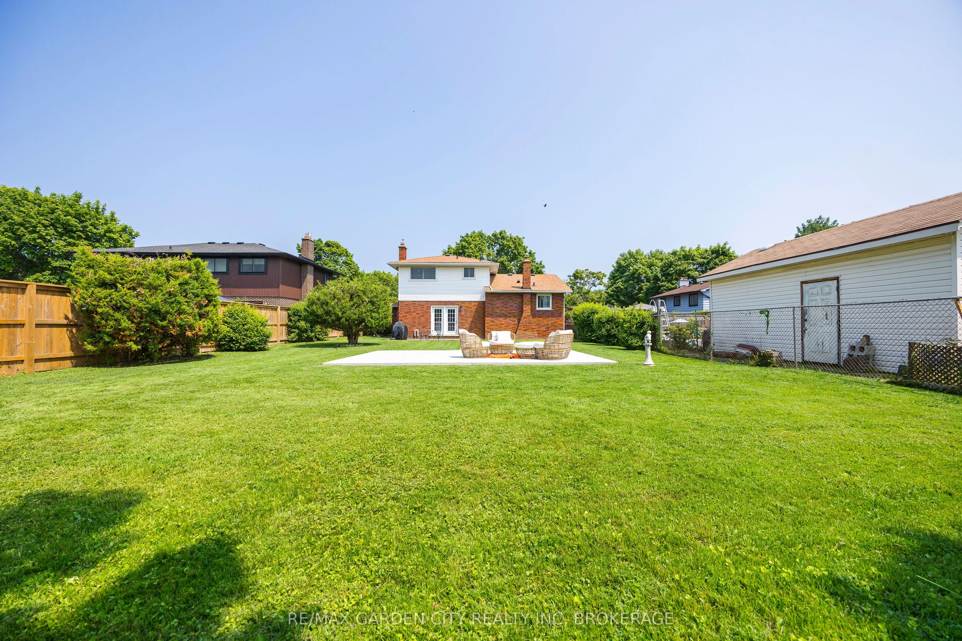 5 Woodgarden Court