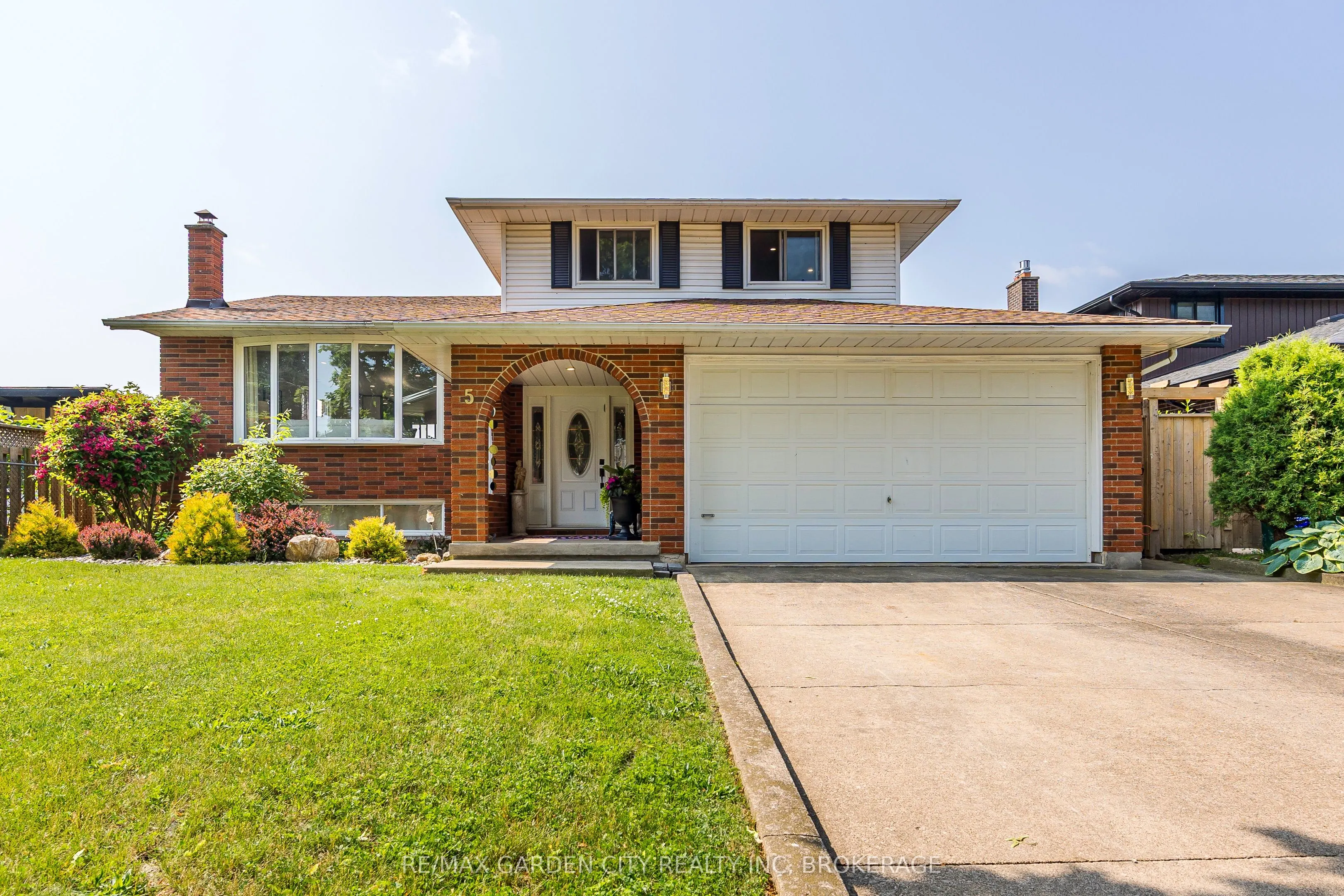 5 Woodgarden Court