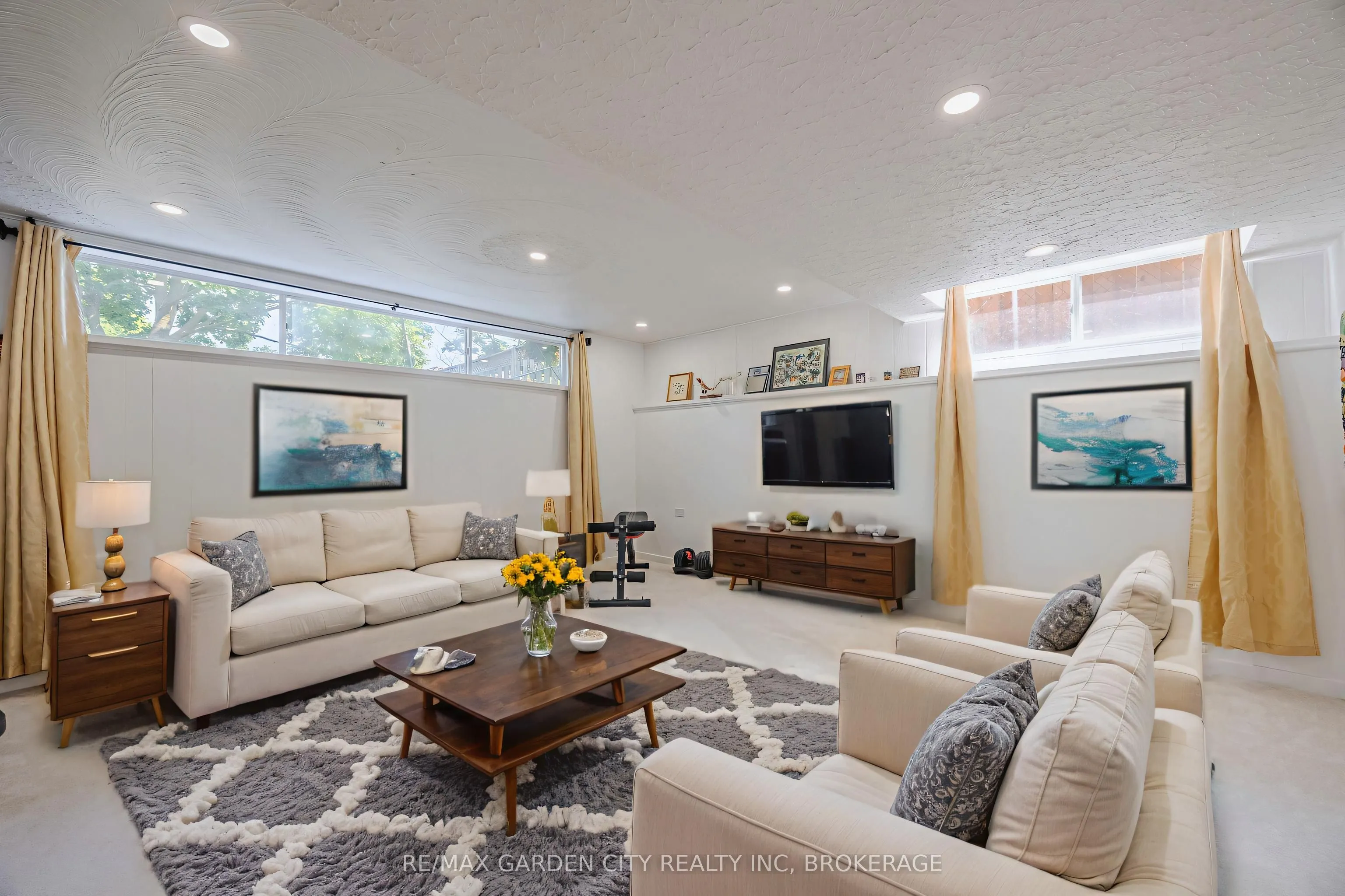5 Woodgarden Court