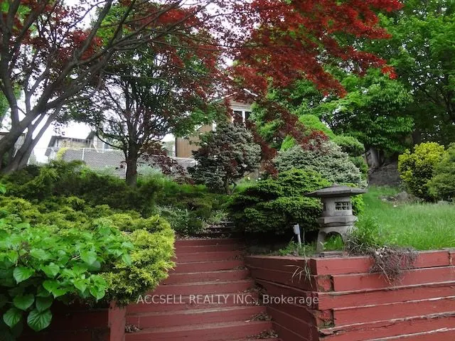 554 Fountain Street S