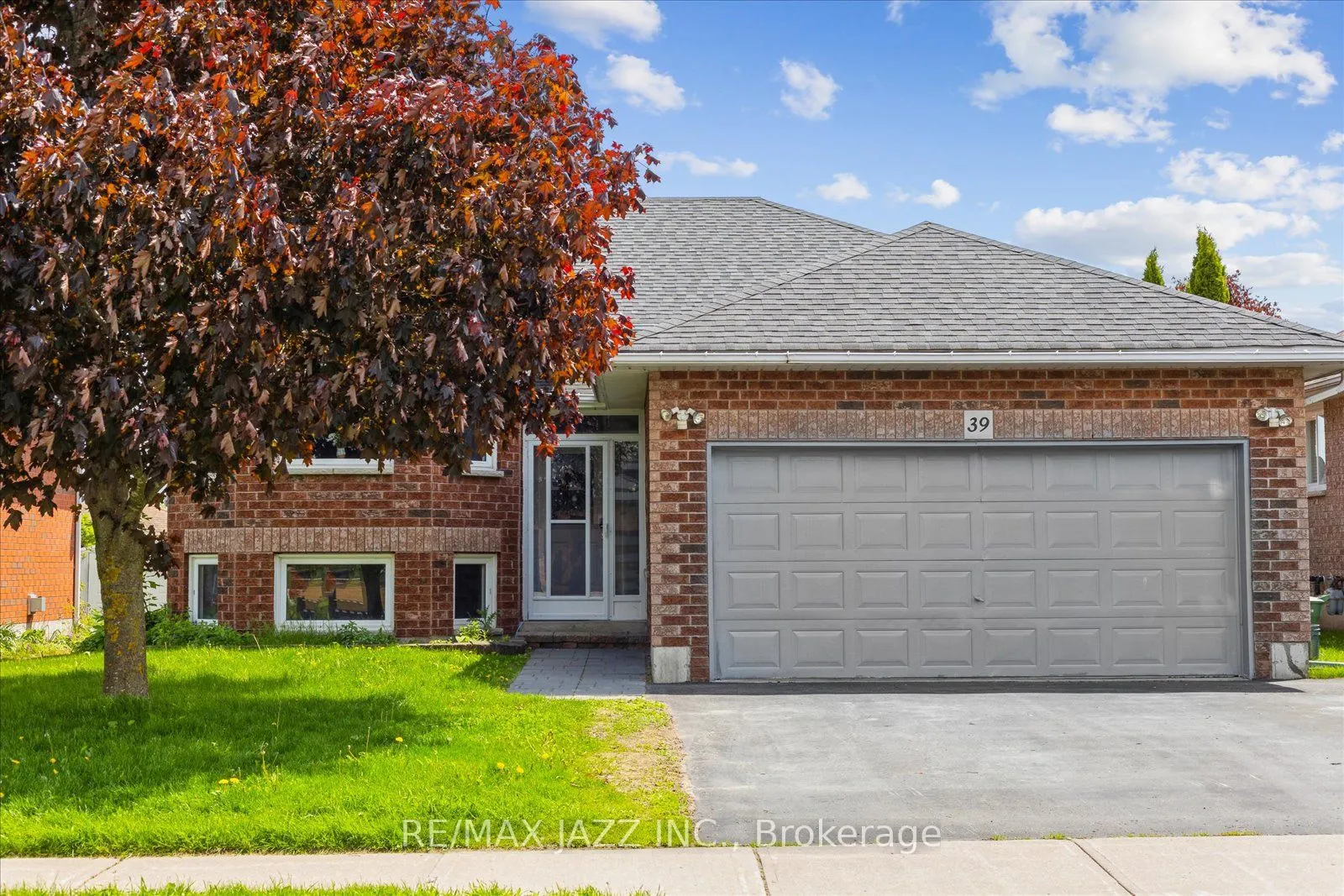 39 McGibbon Boulevard