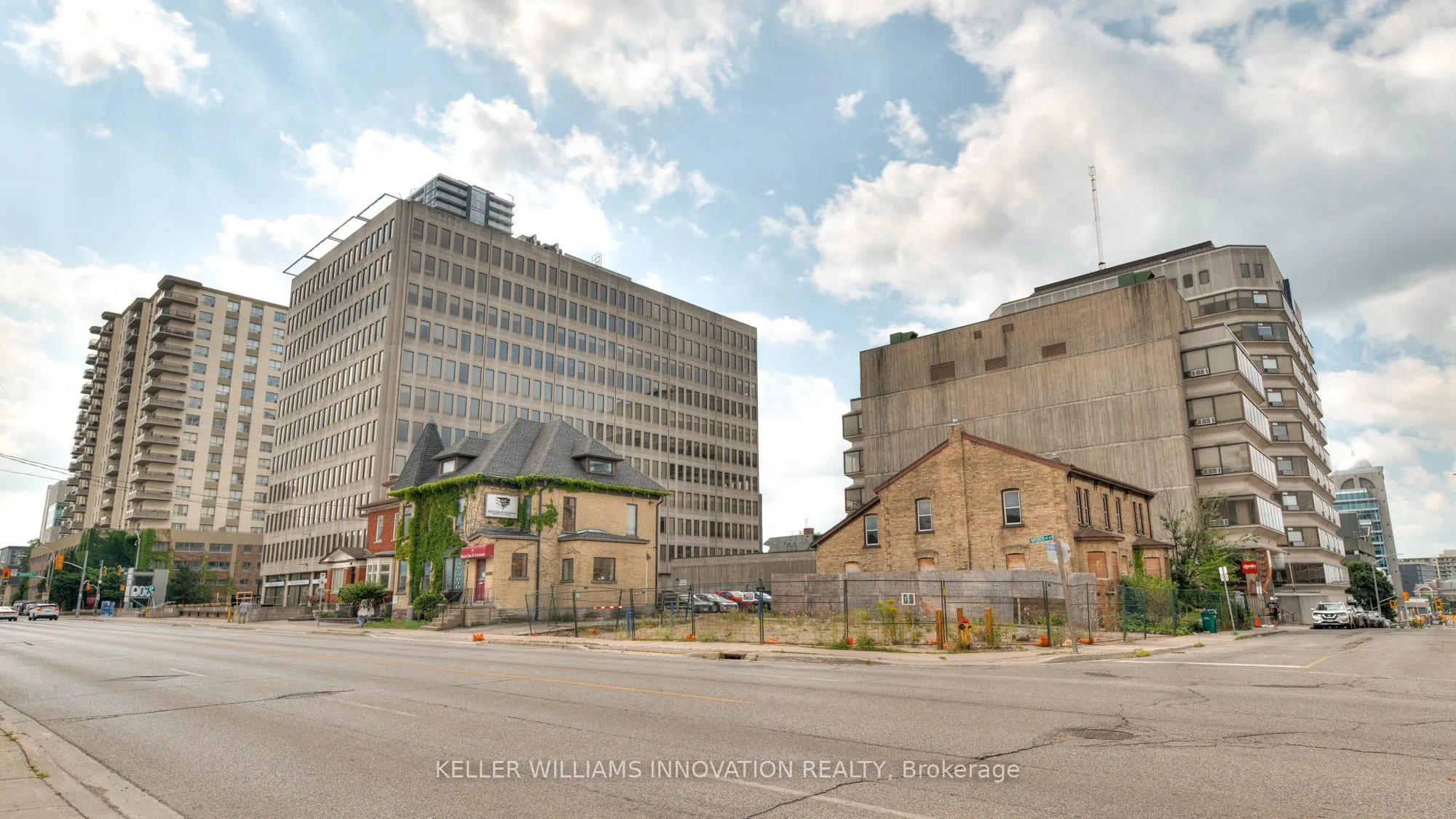 21 Weber Street W
