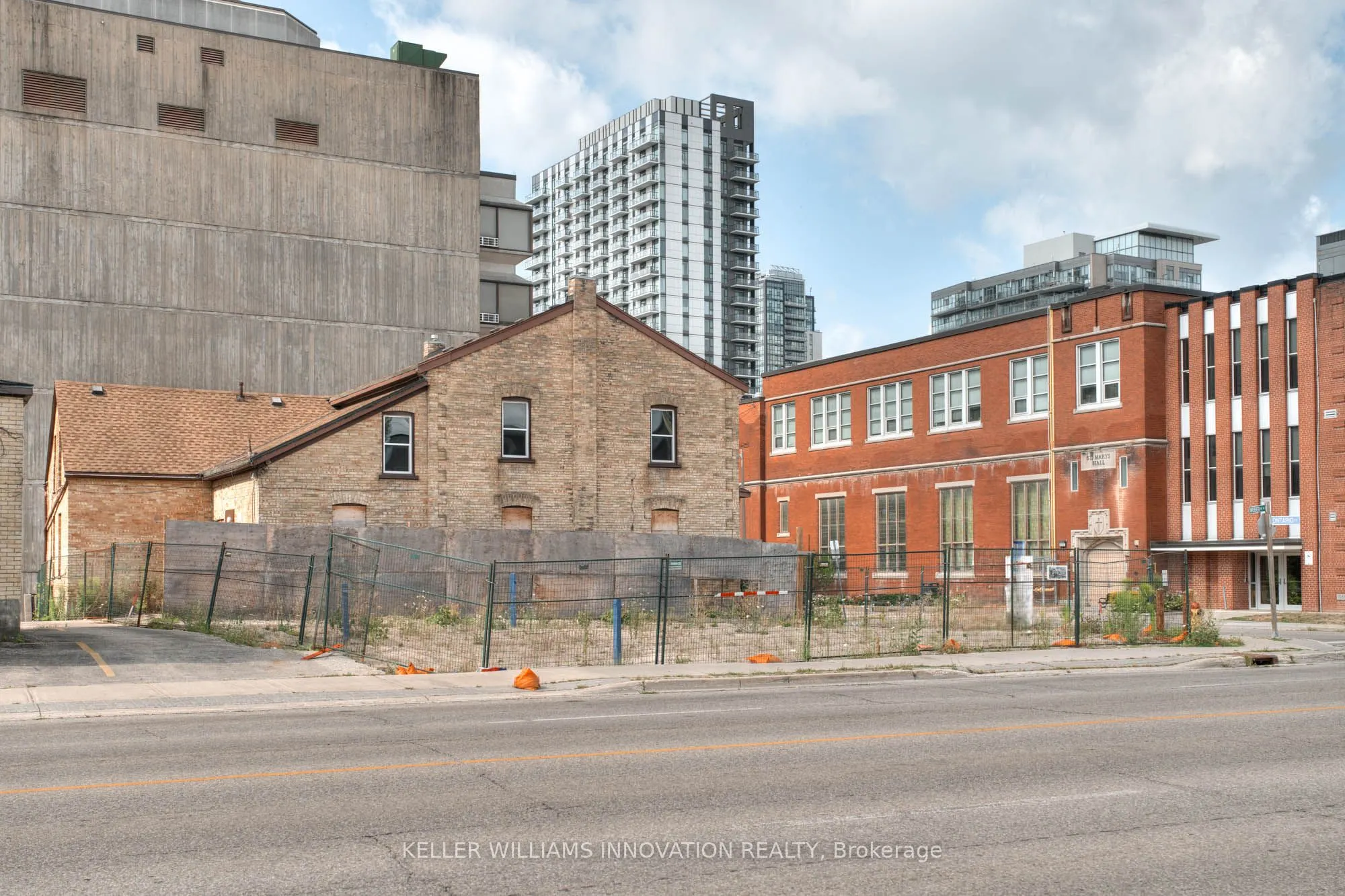 21 Weber Street W