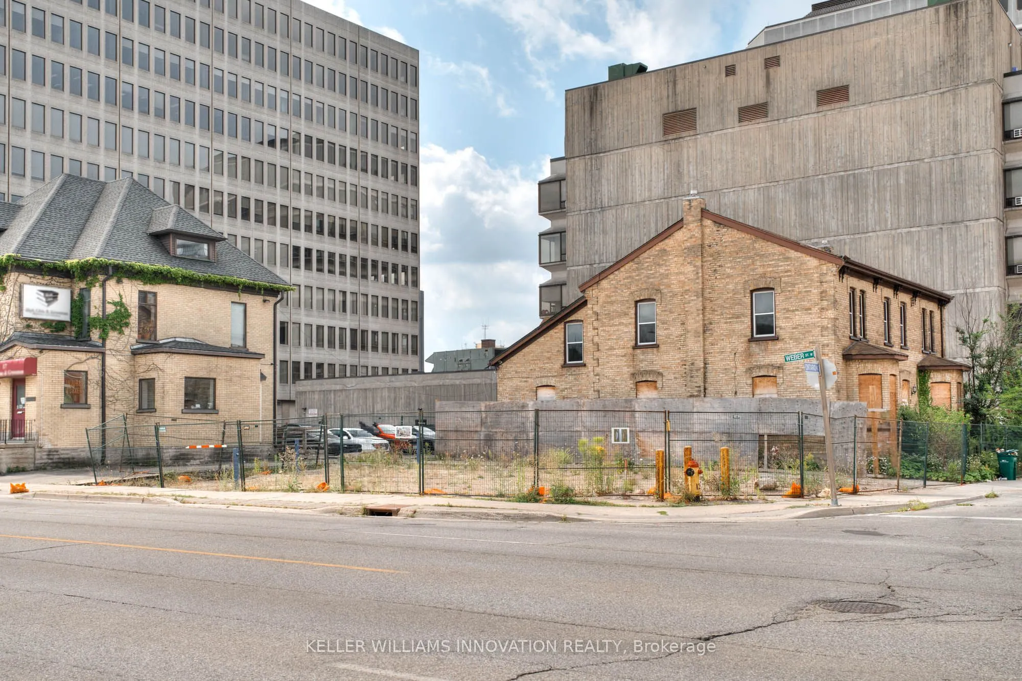 21 Weber Street W