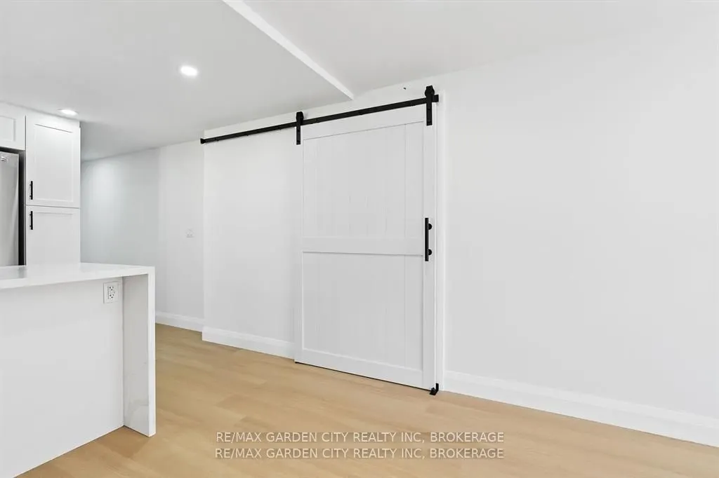 235 Lincoln Road W