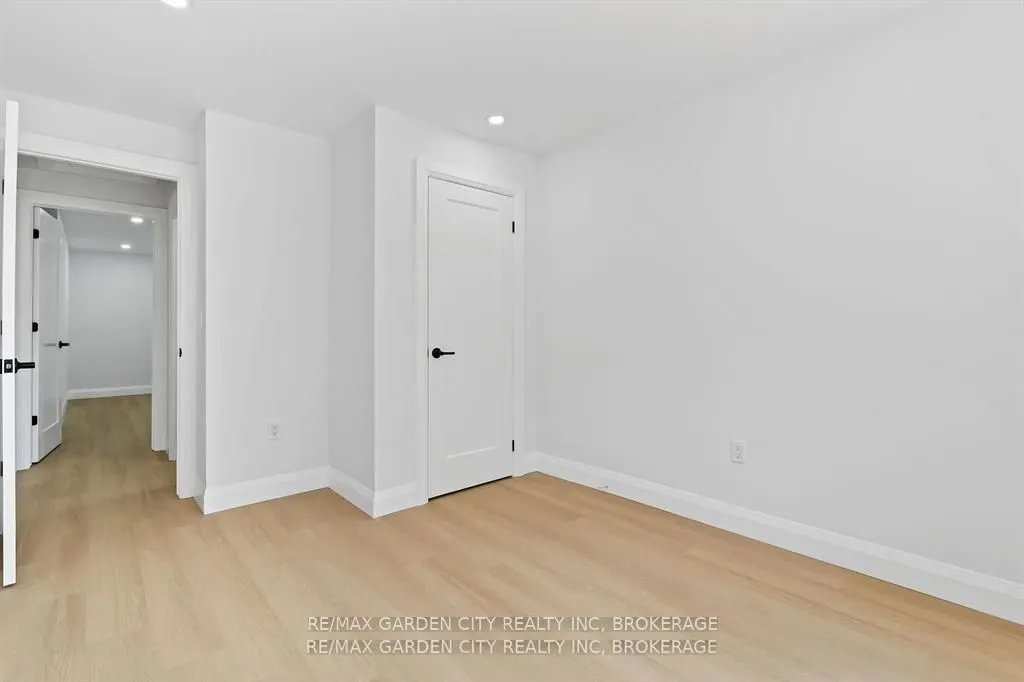 235 Lincoln Road W