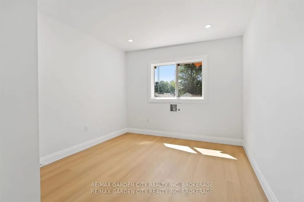 235 Lincoln Road W