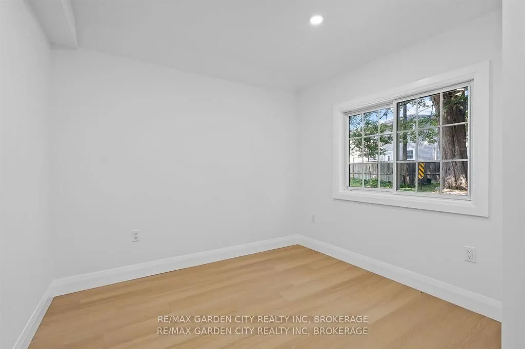235 Lincoln Road W
