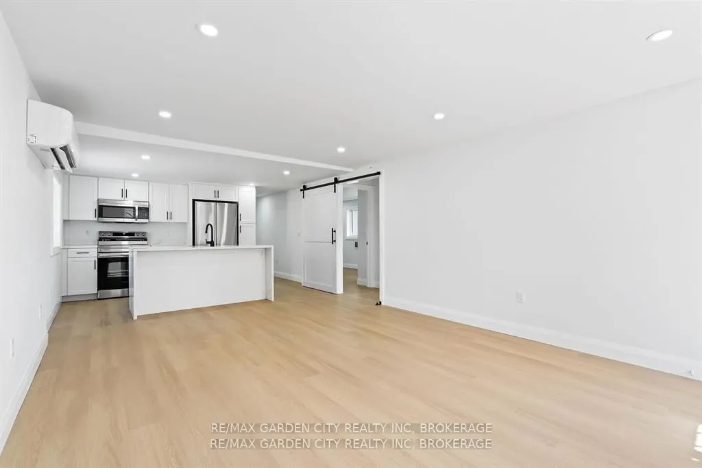 235 Lincoln Road W