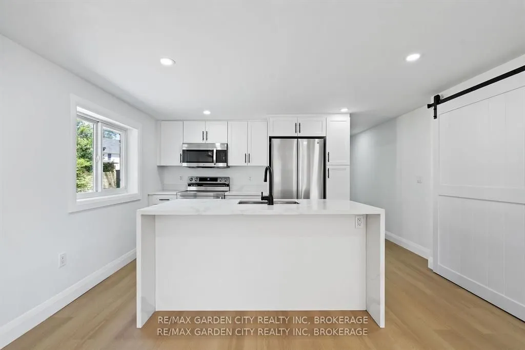 235 Lincoln Road W