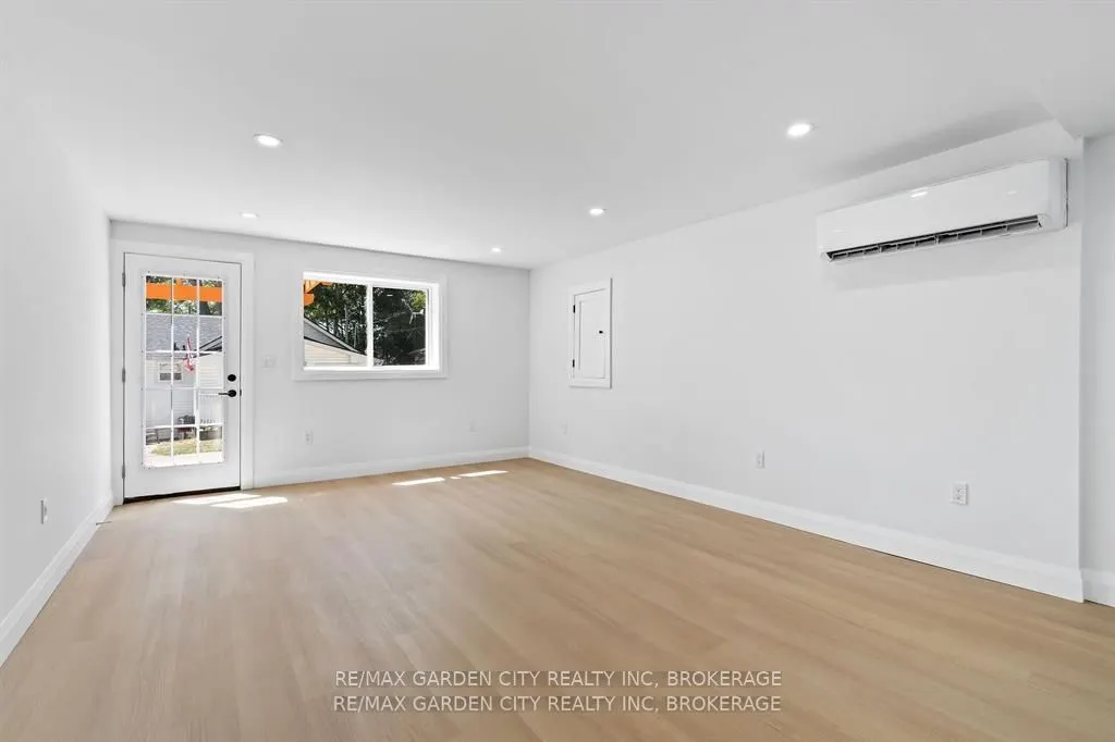 235 Lincoln Road W