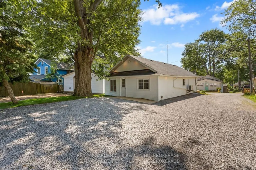 235 Lincoln Road W