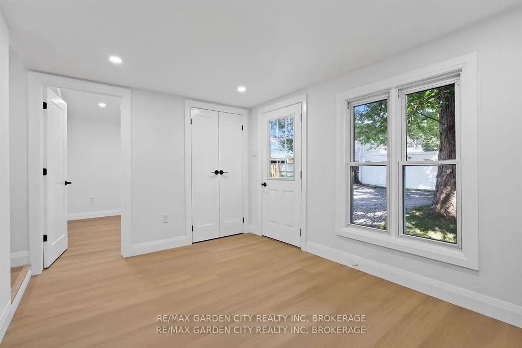235 Lincoln Road W
