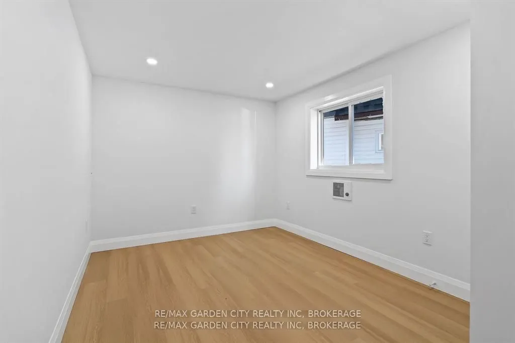 235 Lincoln Road W