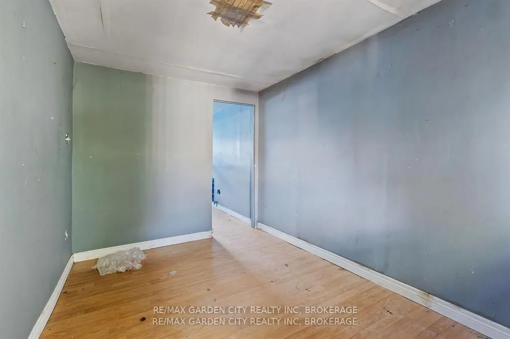 231 Lincoln Road W
