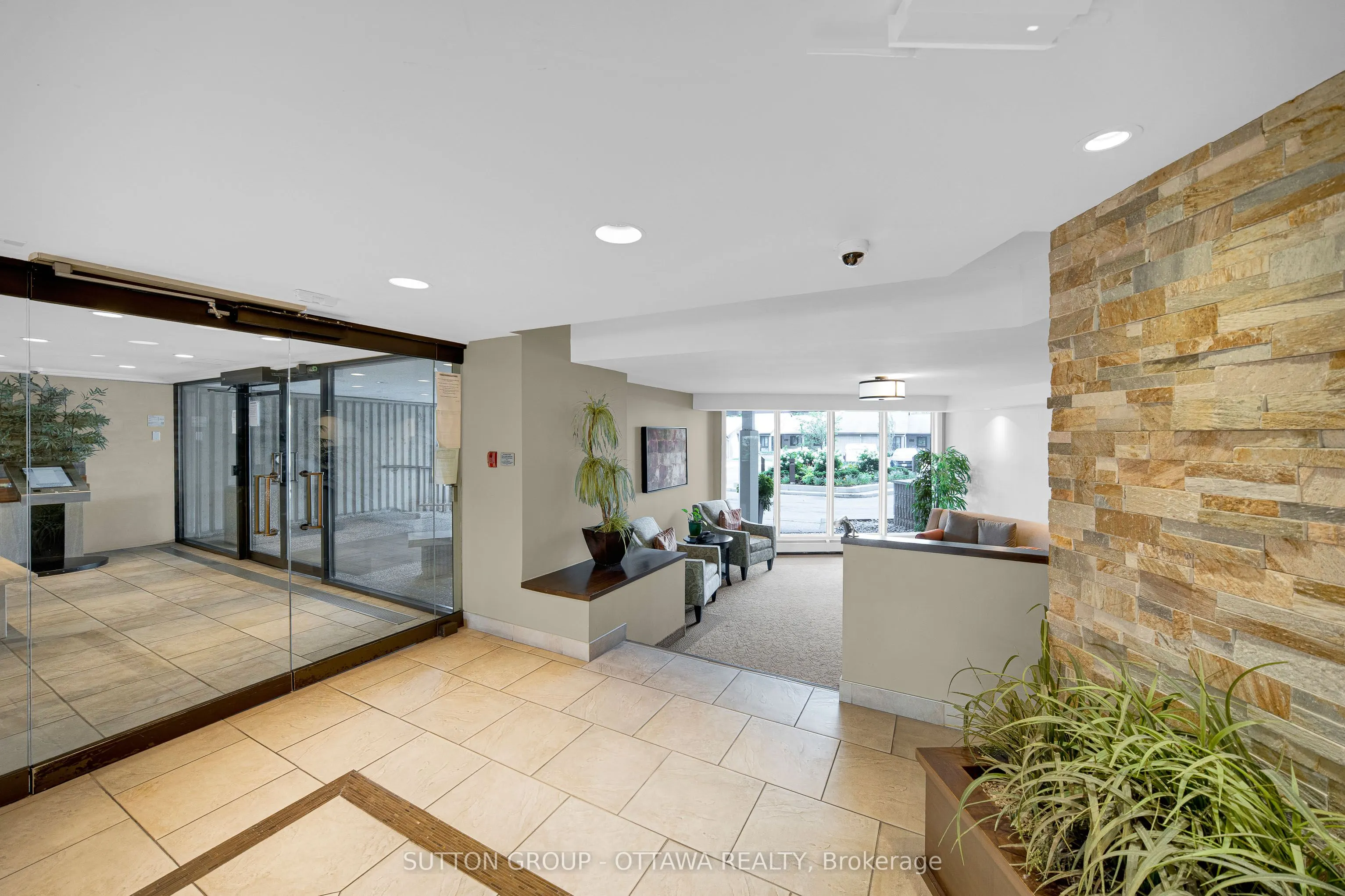 1171 Ambleside Drive, #711