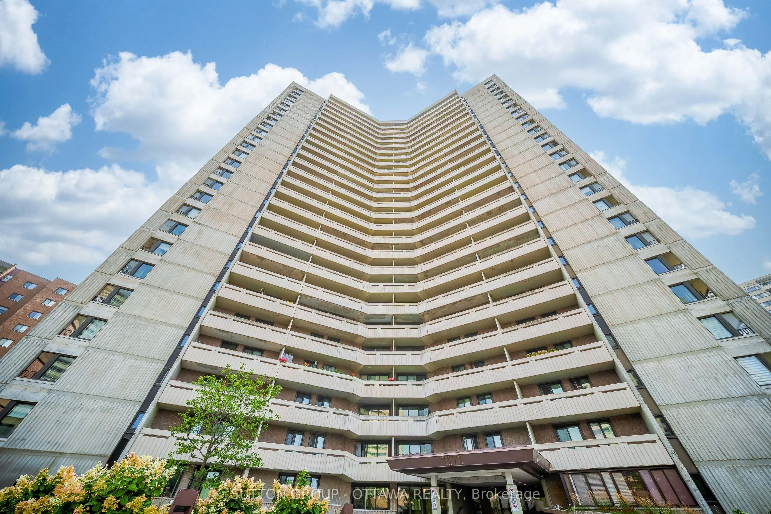 1171 Ambleside Drive, #711