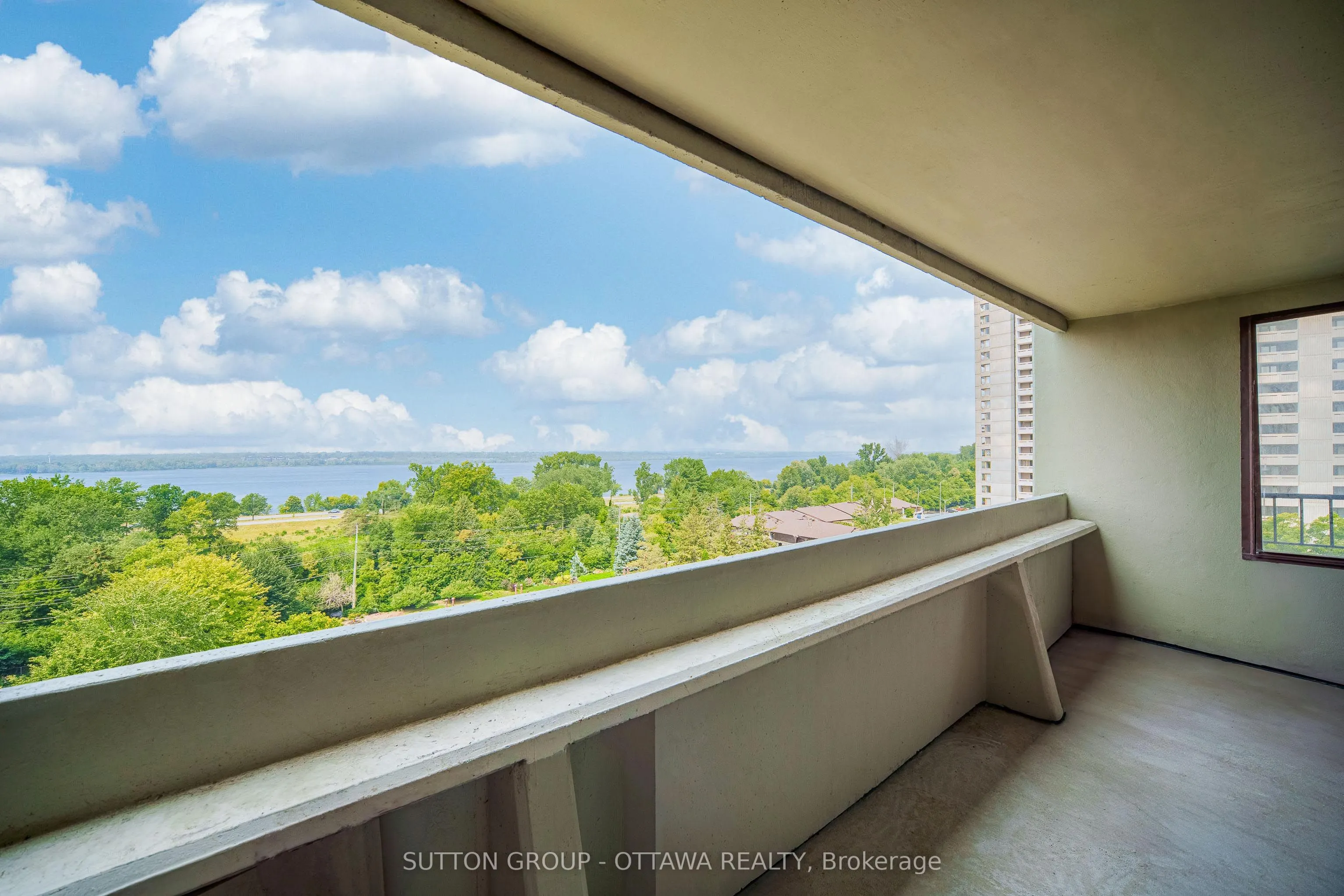 1171 Ambleside Drive, #711